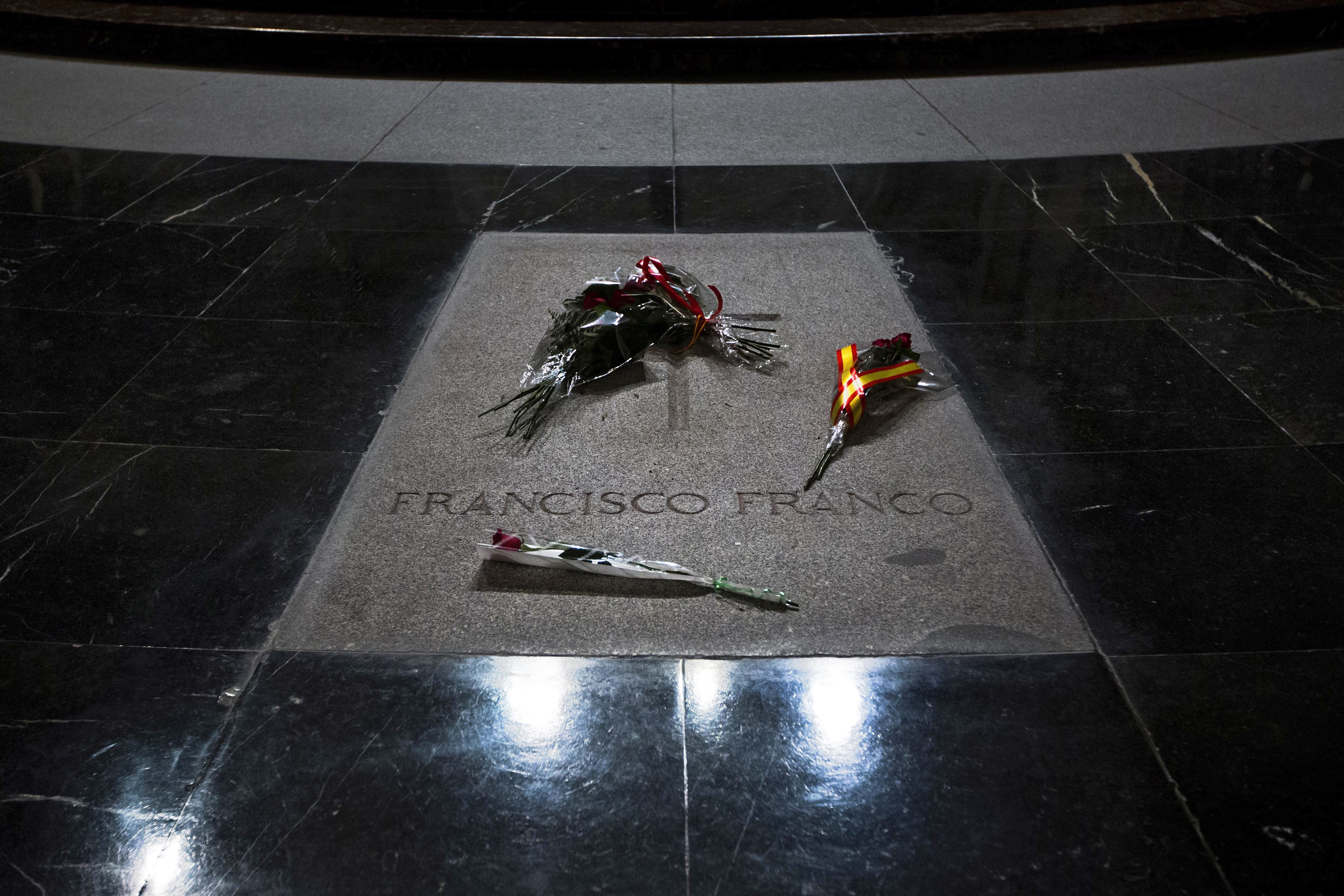 Spain parliament calls for Franco's remains to be moved