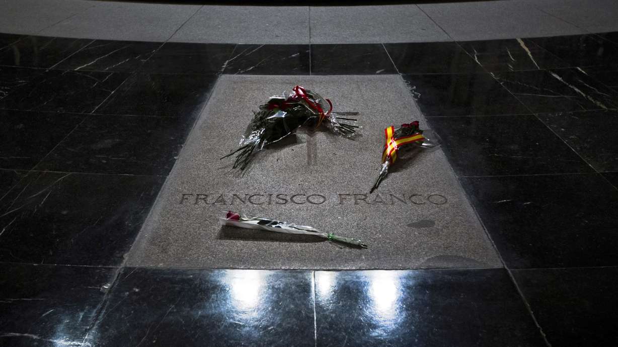 Spain parliament calls for Franco's remains to be moved