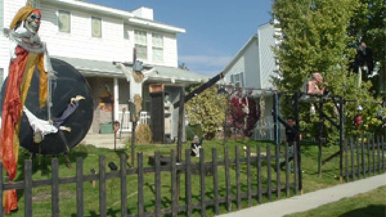 Consumers Spending More on Halloween Decorations