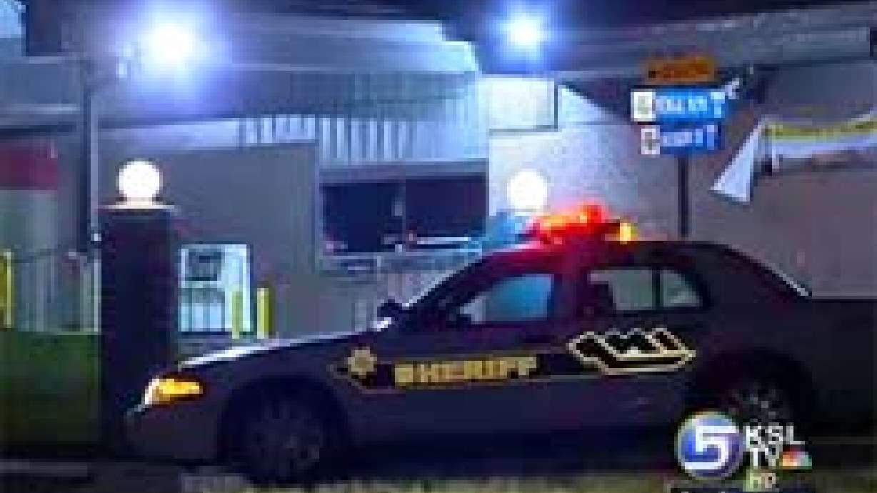 Quick-Thinking Employees Avoid Would-be Robber