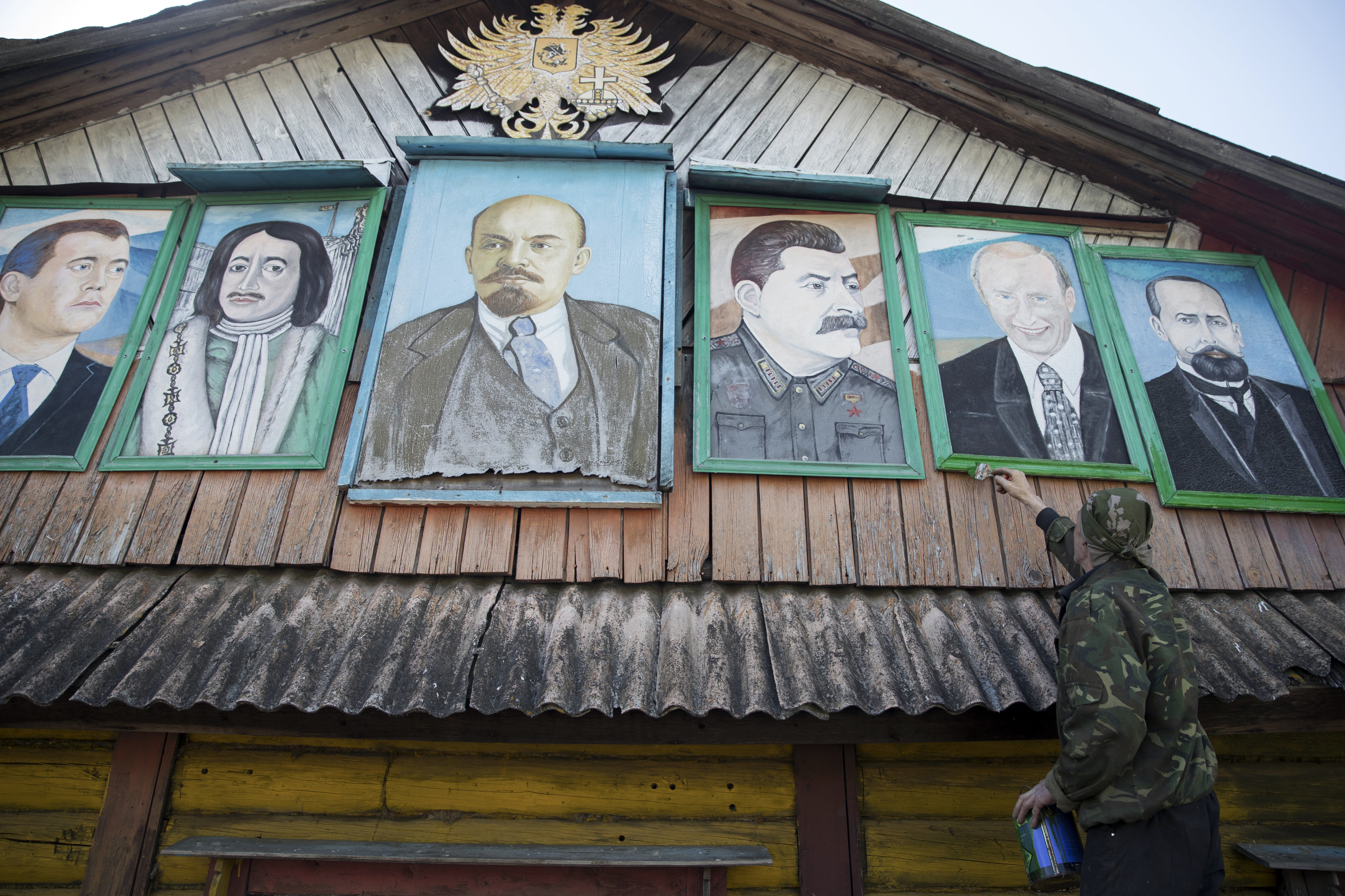 AP PHOTOS: Russian villager turns his house into work of art