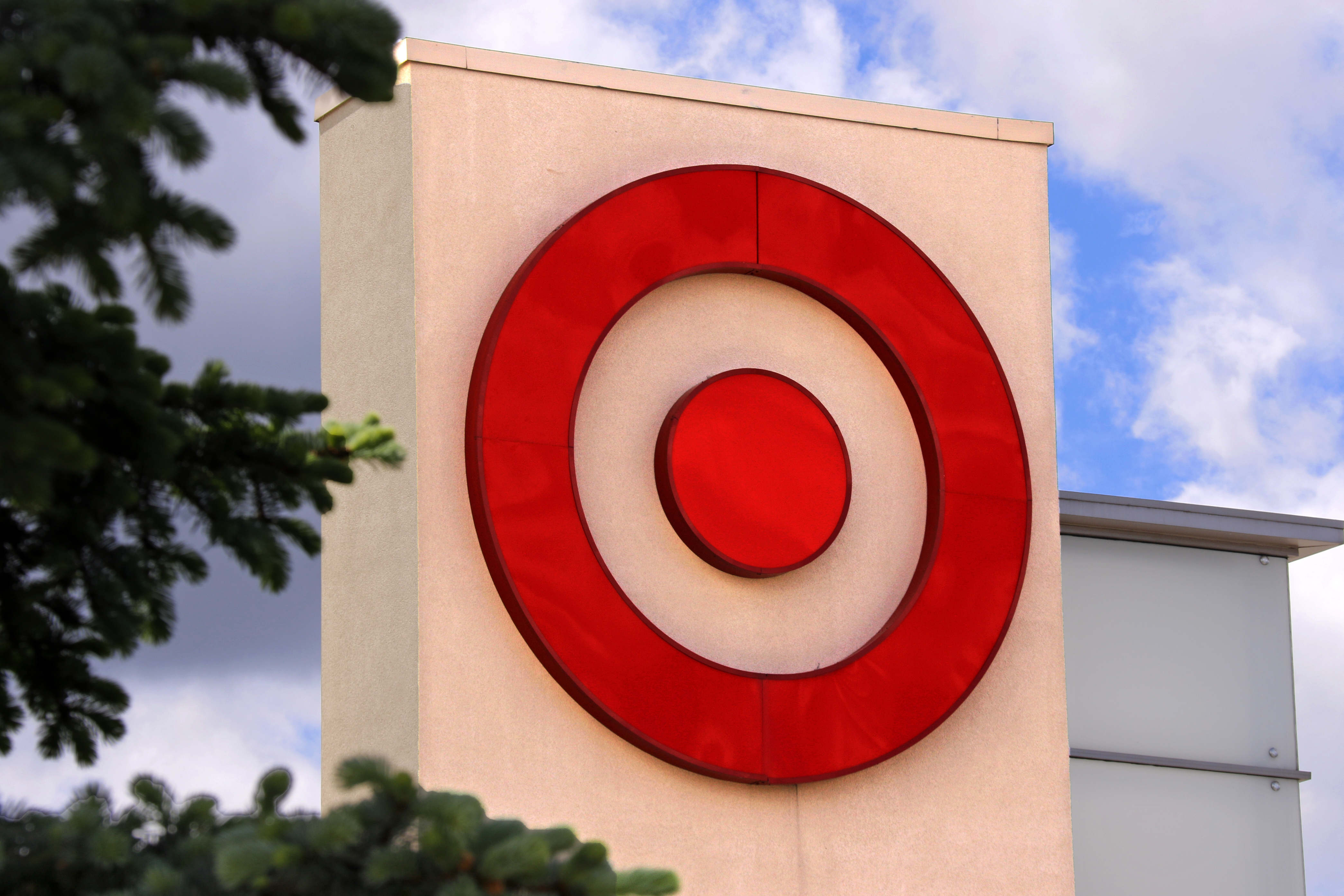 Target locked in game of shipping tag with Wal-Mart, Amazon