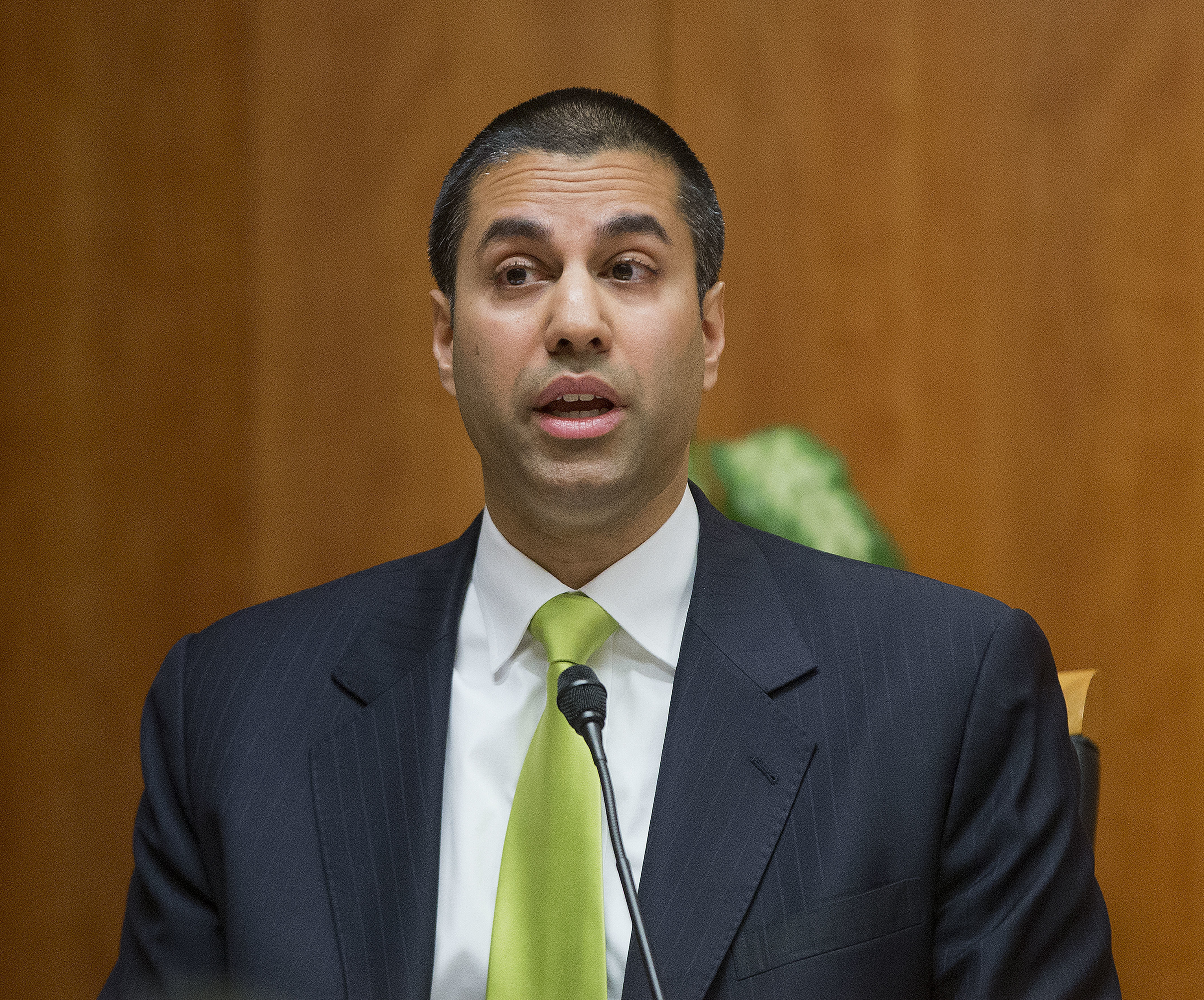 FCC vote kicks off a battle over regulation of the internet