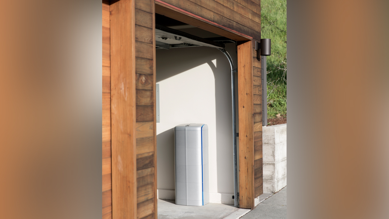 Vivint teams with Mercedes Benz on solar battery storage