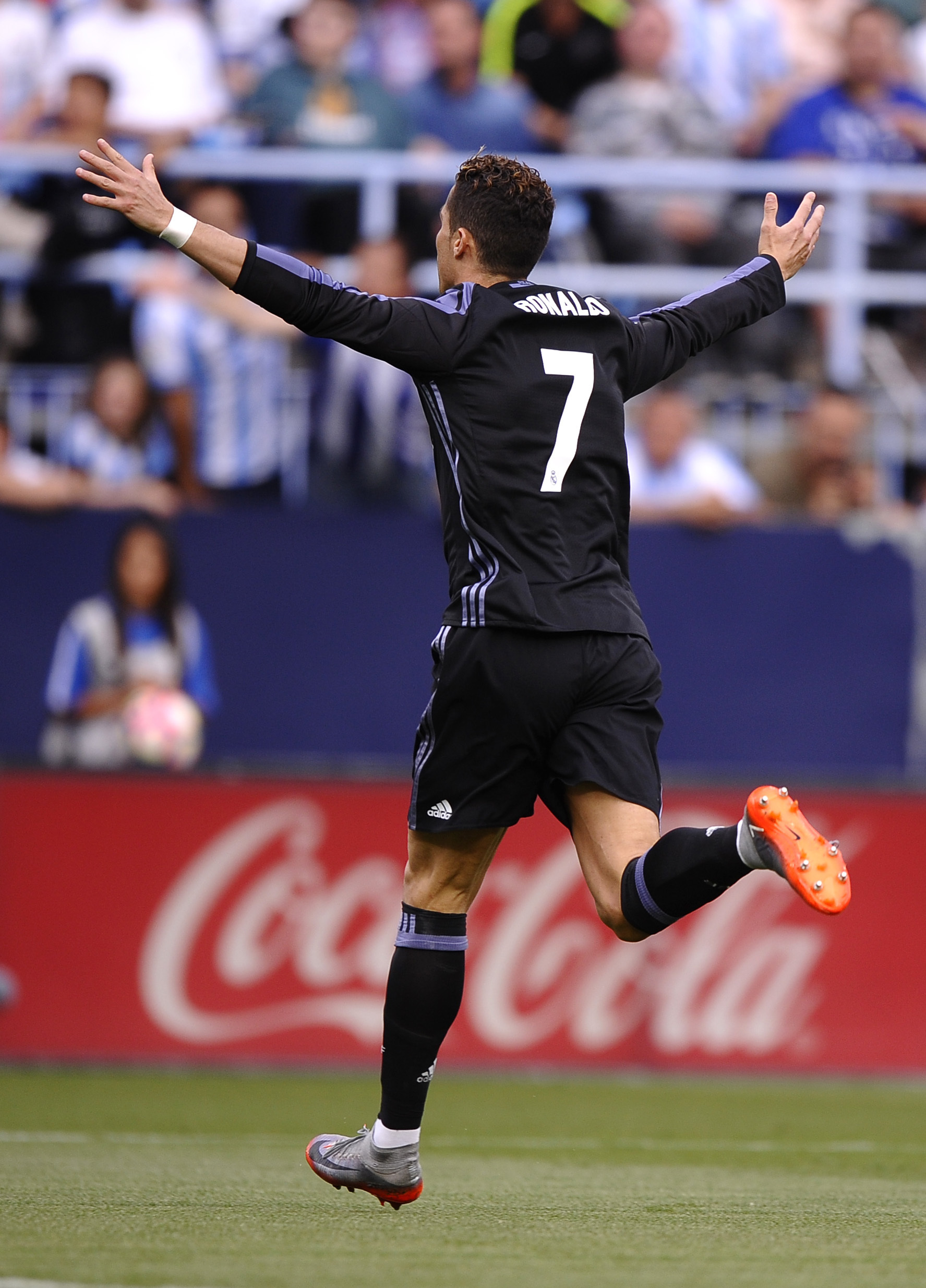 Real Madrid wins its 1st Spanish title since 2012