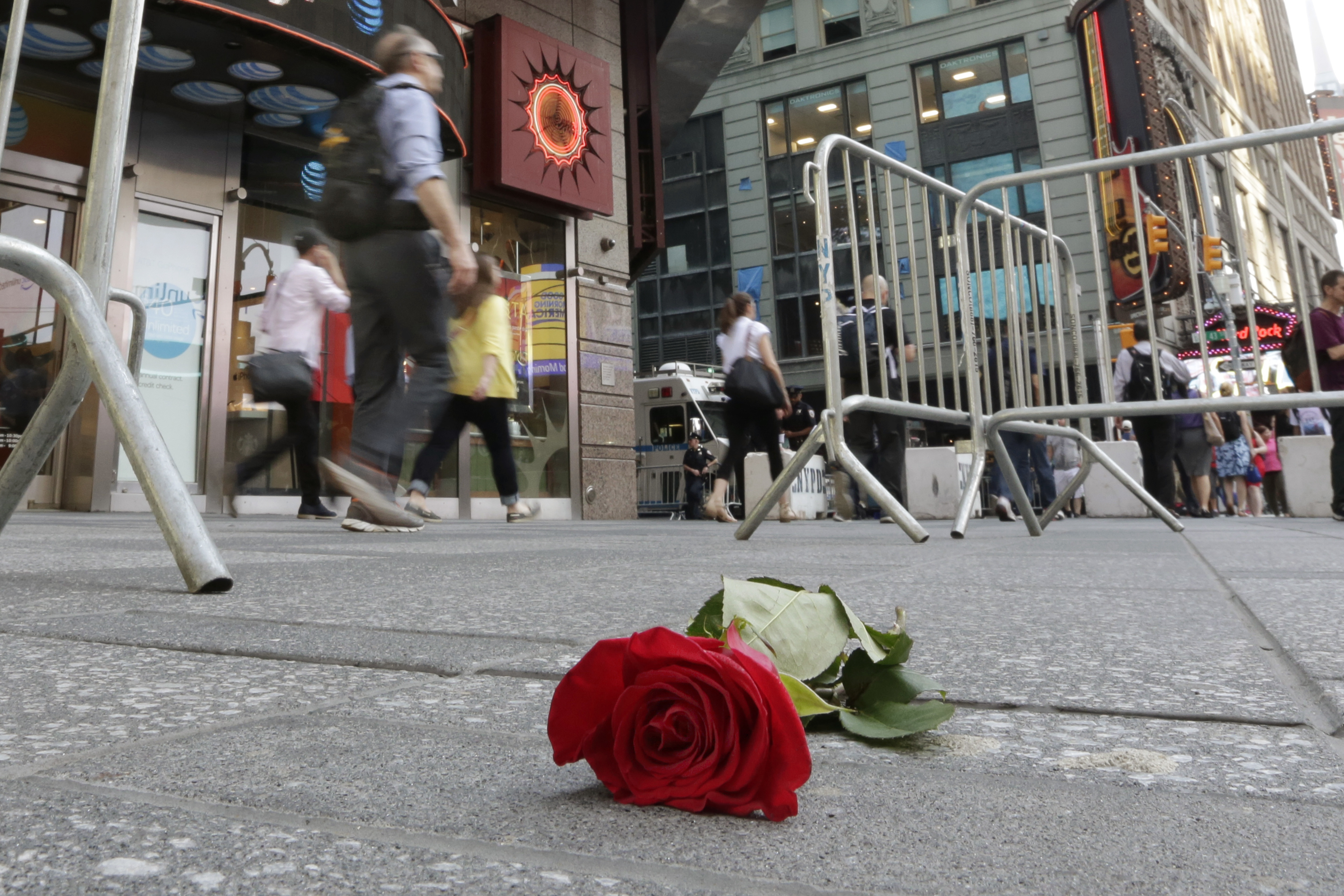 Dad of Times Square crash victim leaves note at her memorial