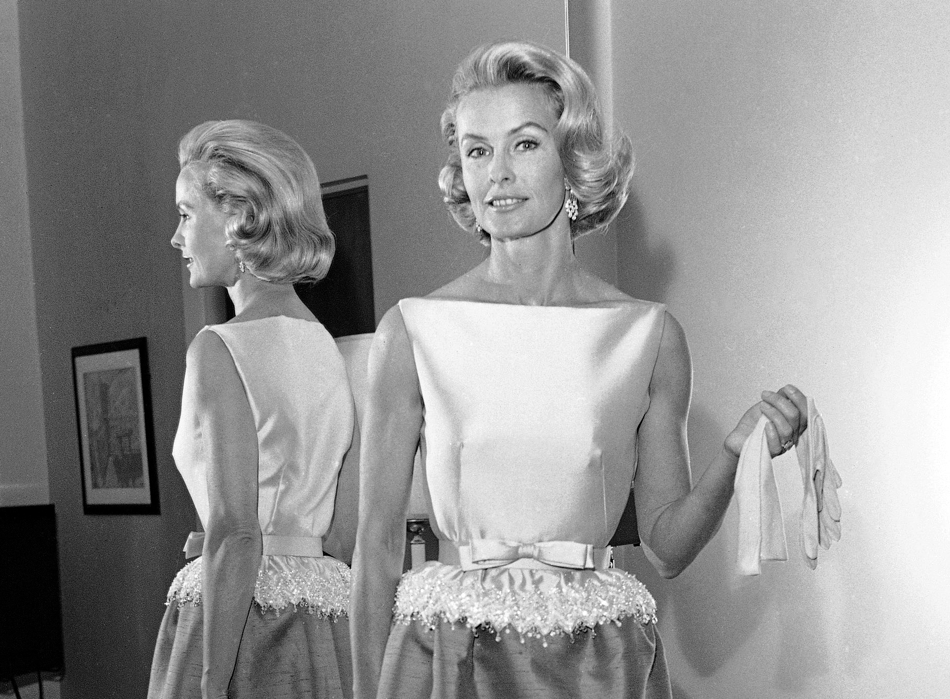 Dina Merrill, heiress and actress, dead at 93