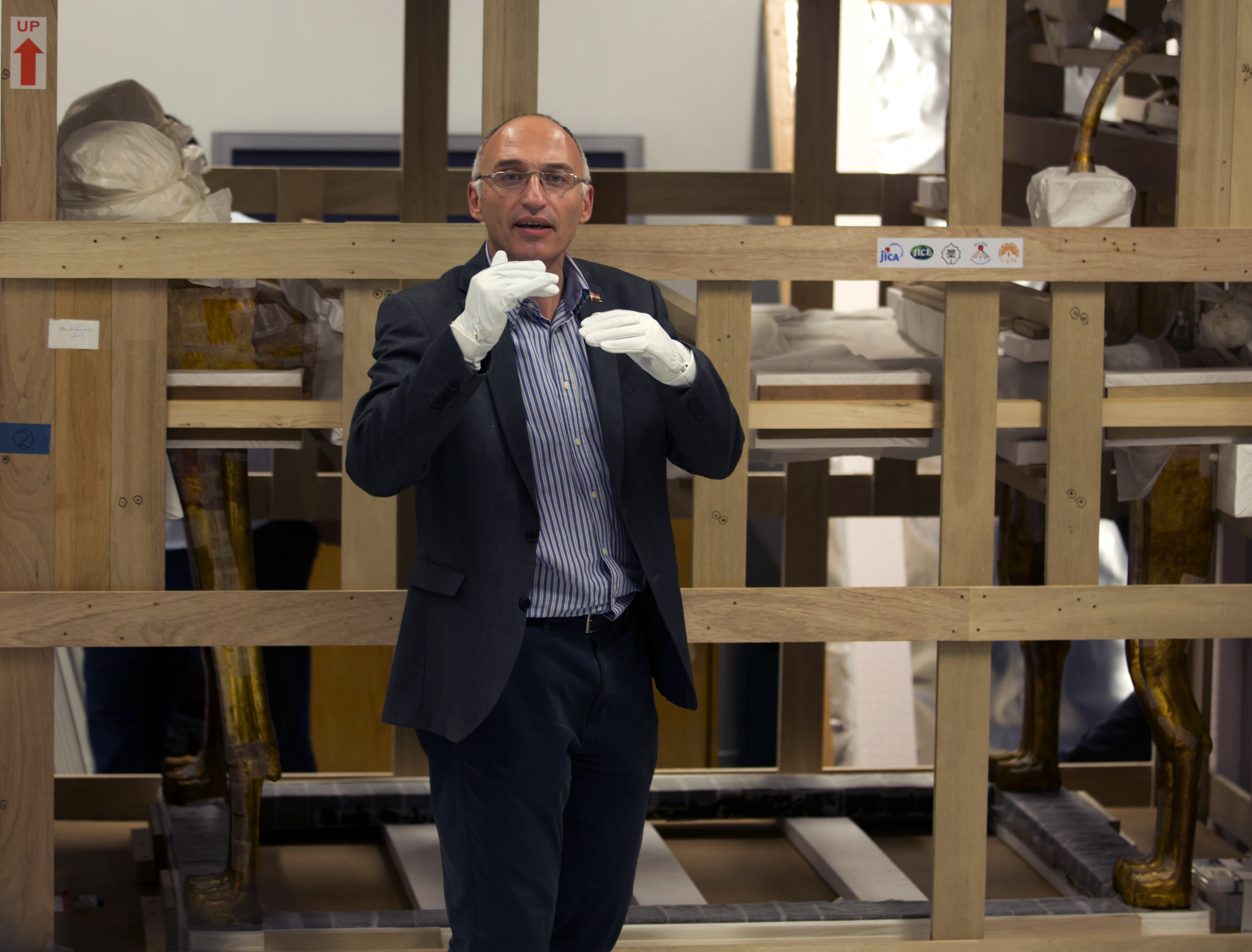 Egypt moves bed, chariot of King Tut to new museum
