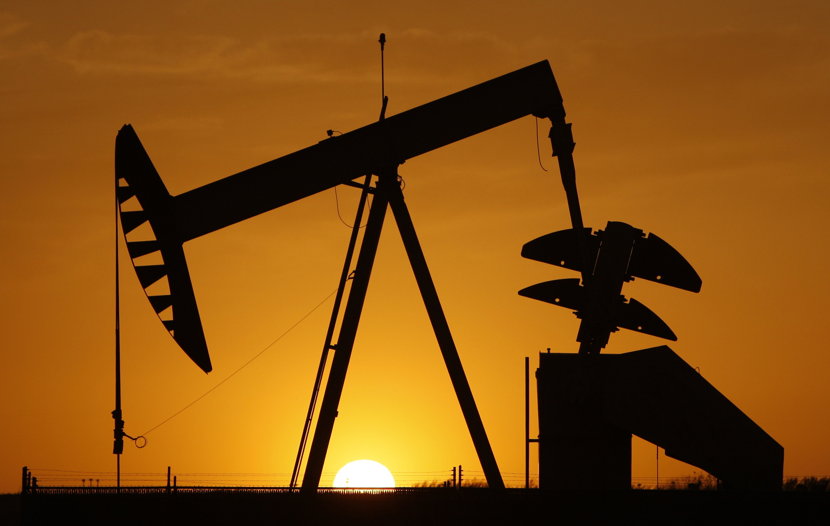 Oklahoma budget crisis spurs battle among oilmen