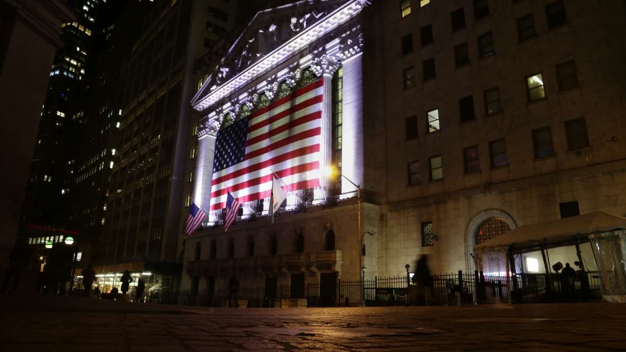 US stocks extend gains to a 5th day as tech companies rise