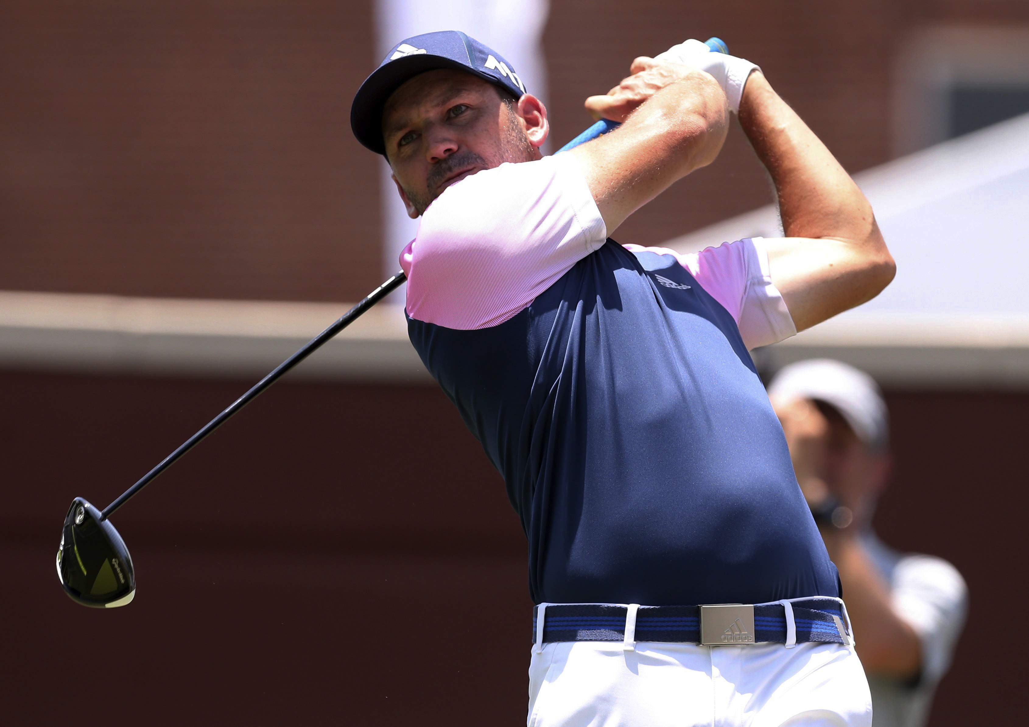 Spieth avoids Colonial cut scare, has shot to defend title