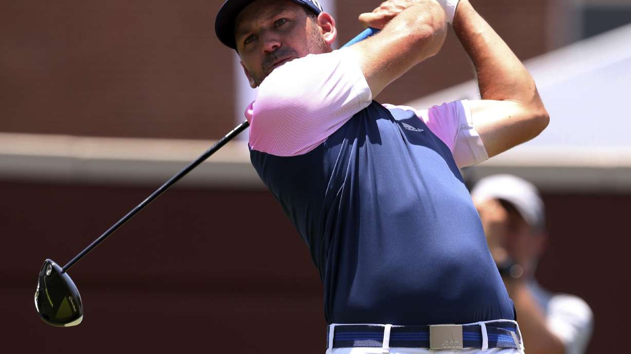 Spieth avoids Colonial cut scare, has shot to defend title