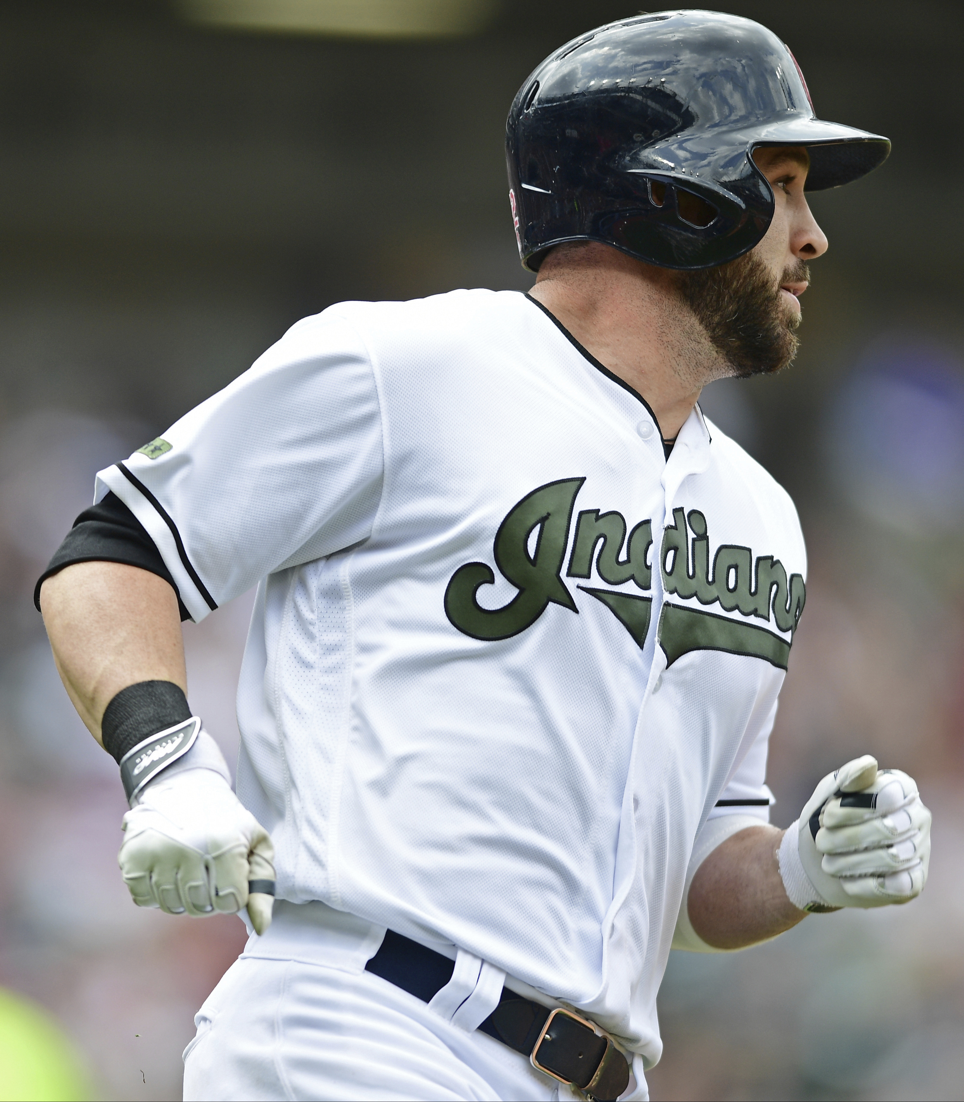 Kipnis, Tomlin lead Indians past Royals 10-1