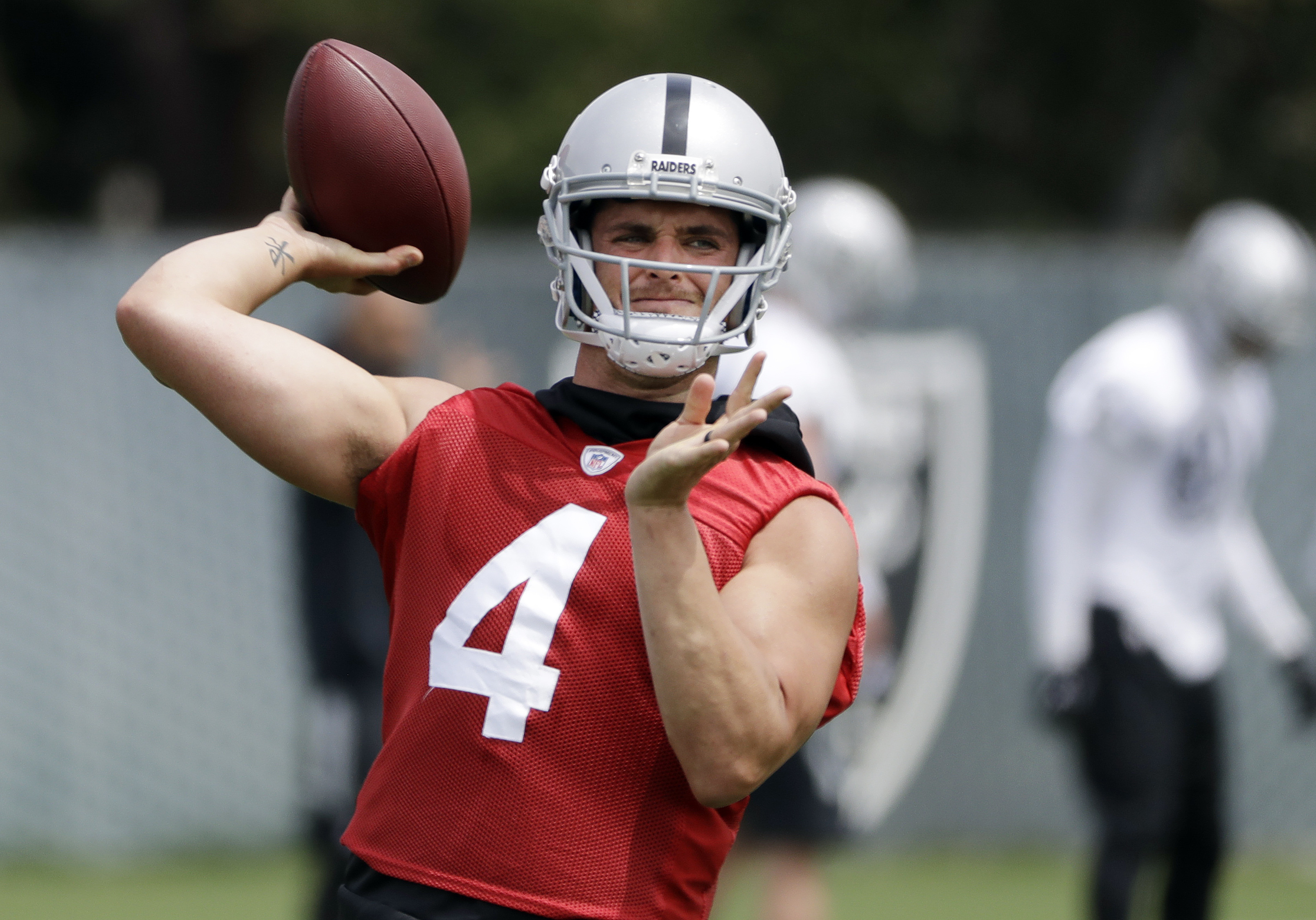 Carr says no extension if not done before training camp