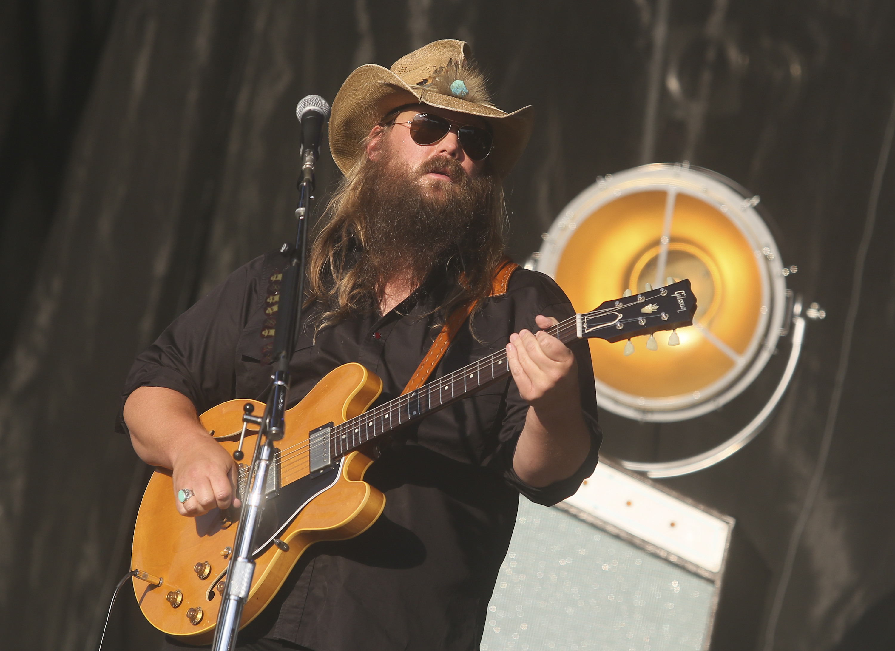 Chris Stapleton postponing shows for next 3 weeks