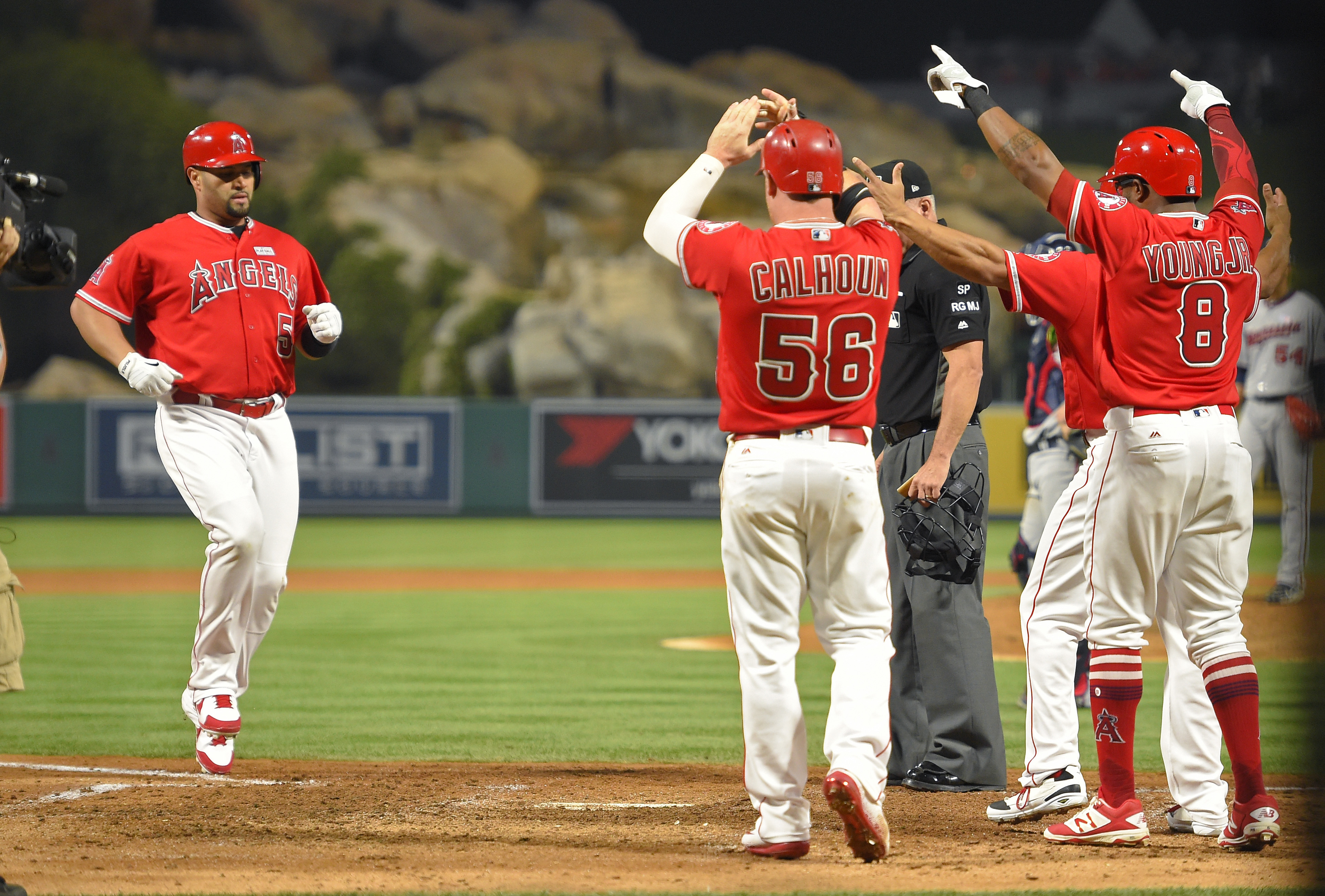 Pujols hits slam for 600th HR, leads Angels past Twins 7-2