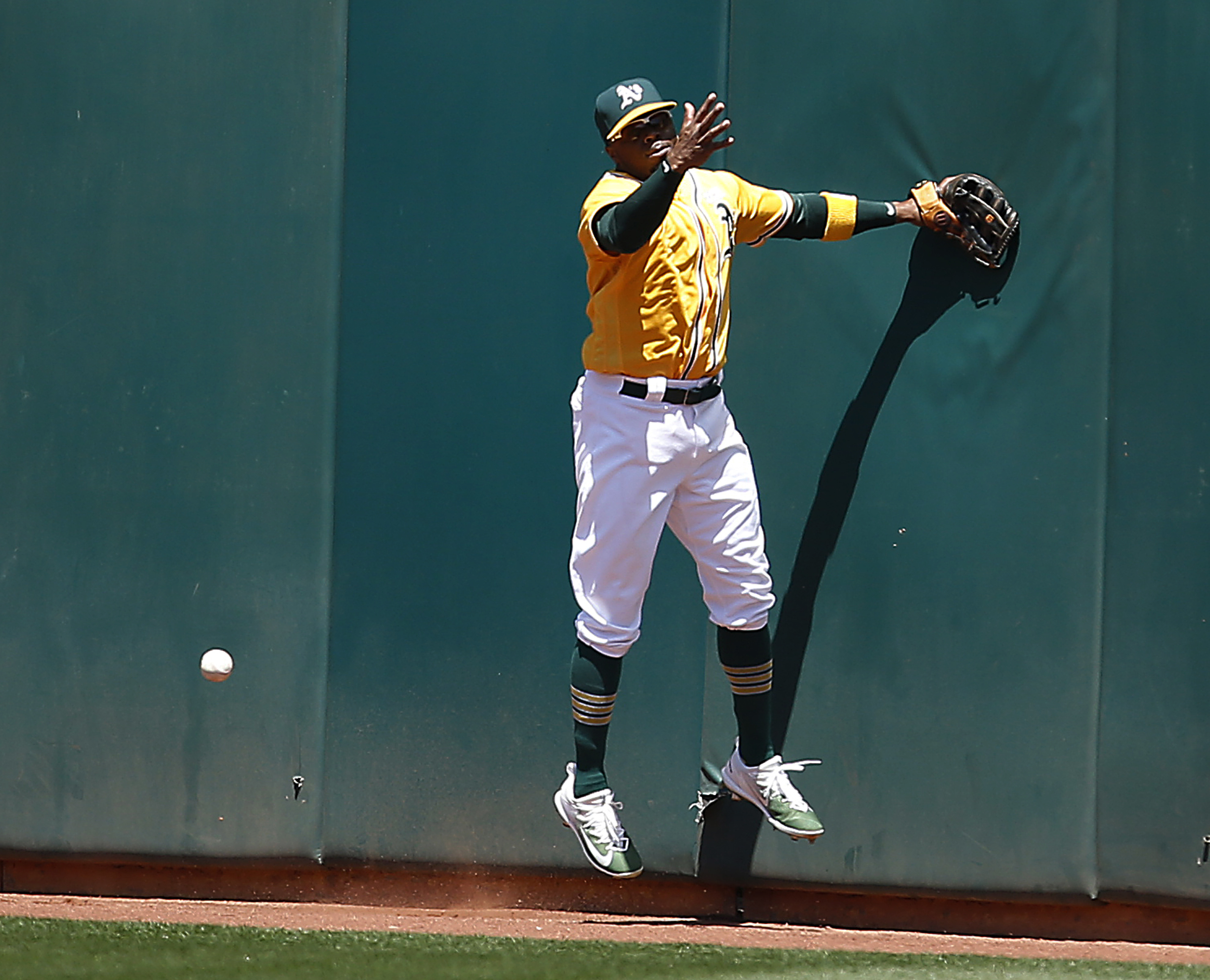 Nationals hold on for 11-10 win over Athletics