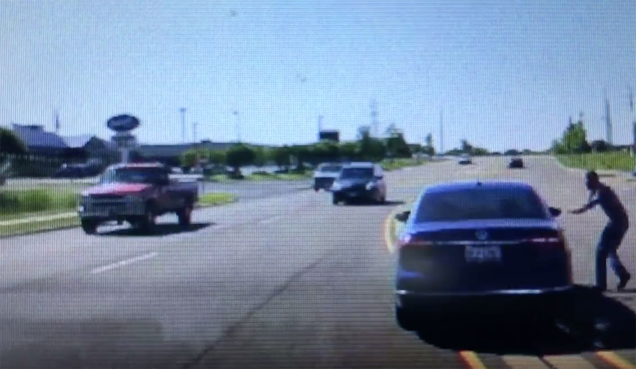 Man jumps into moving car to save driver having a seizure