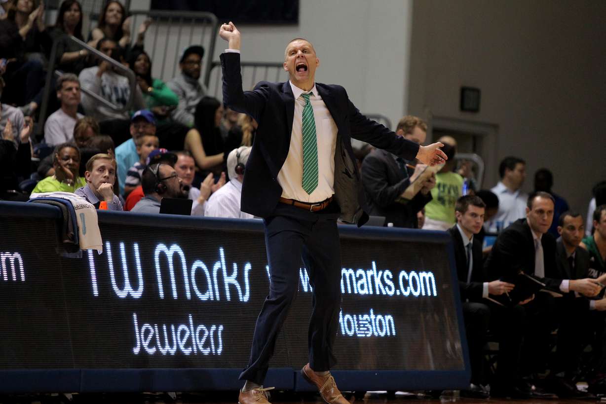 Utah Valley head coach Mark Pope reacts to a play at Rice at Tudor Fieldhouse in Houston, Texas. (Photo: Eric Williams, Rice Athletics)