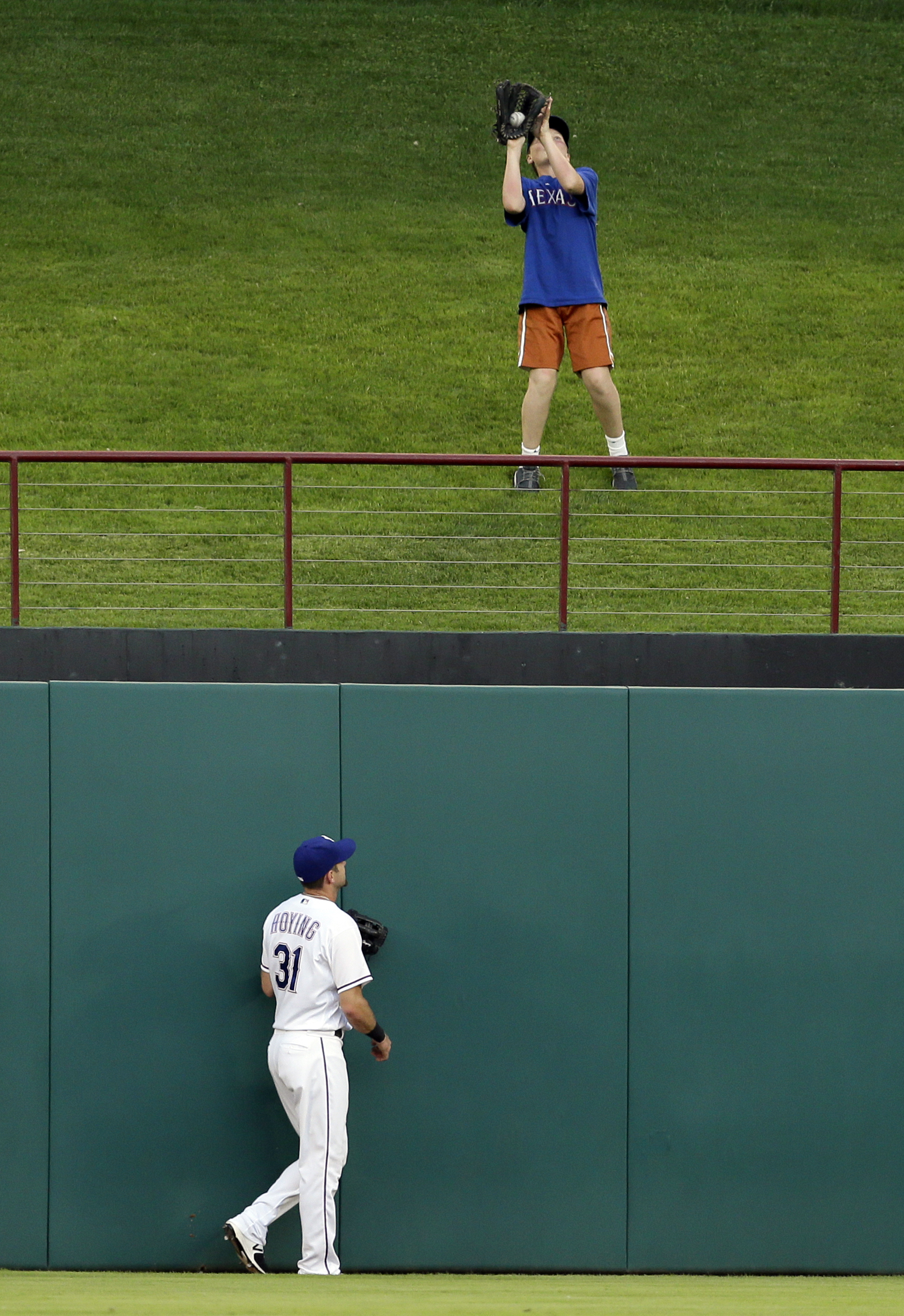 Gallo's 17th homer puts Rangers ahead in 10-8 win over Mets