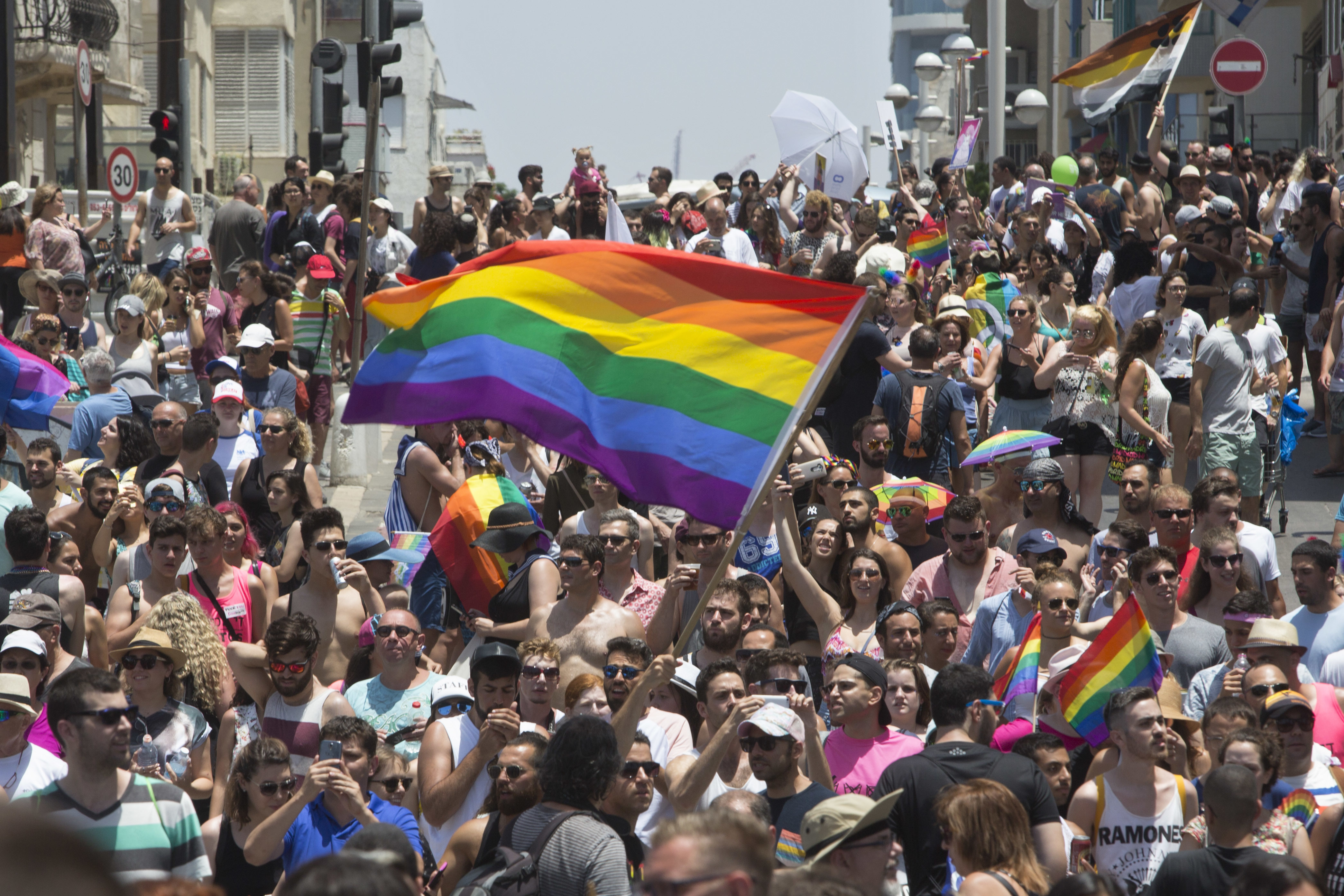 Over 200,000 at Tel Aviv Gay Pride Parade, region's biggest