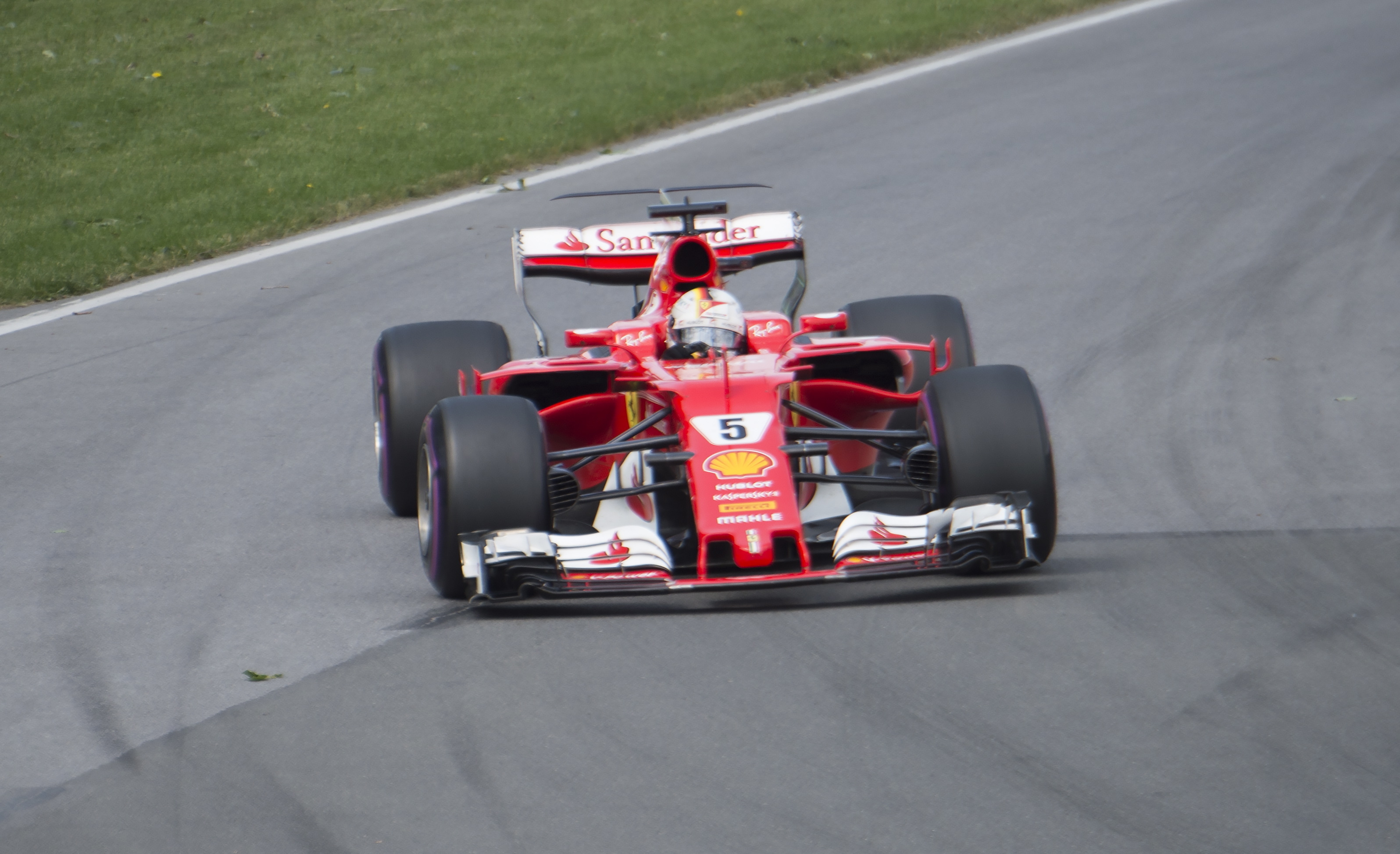 Hamilton wins F1 Canadian GP, picks up points on Vettel