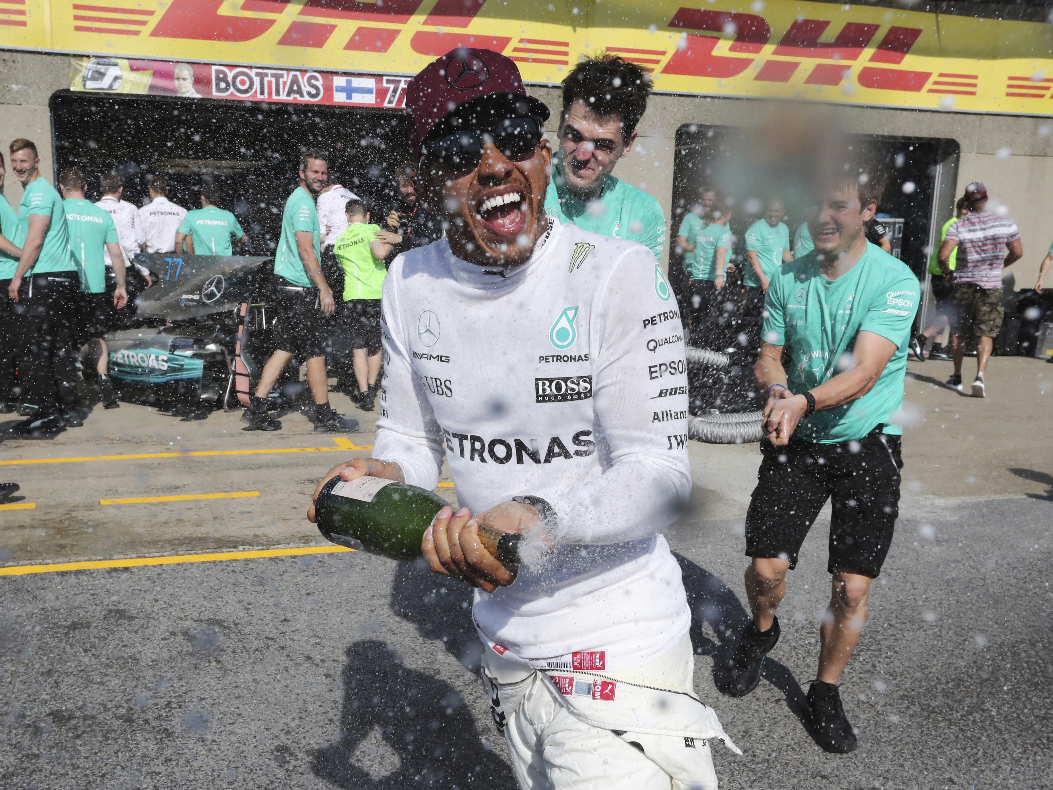 Hamilton wins F1 Canadian GP, picks up points on Vettel