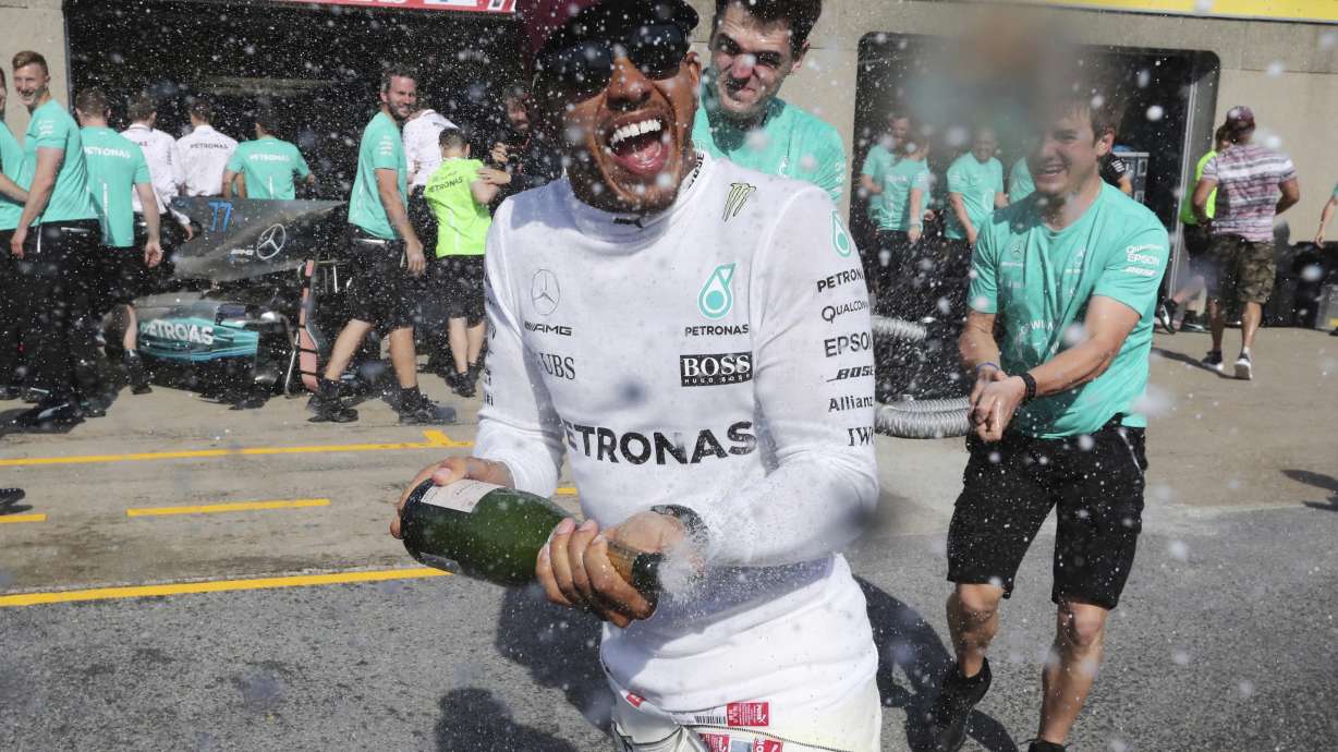 Hamilton wins F1 Canadian GP, picks up points on Vettel