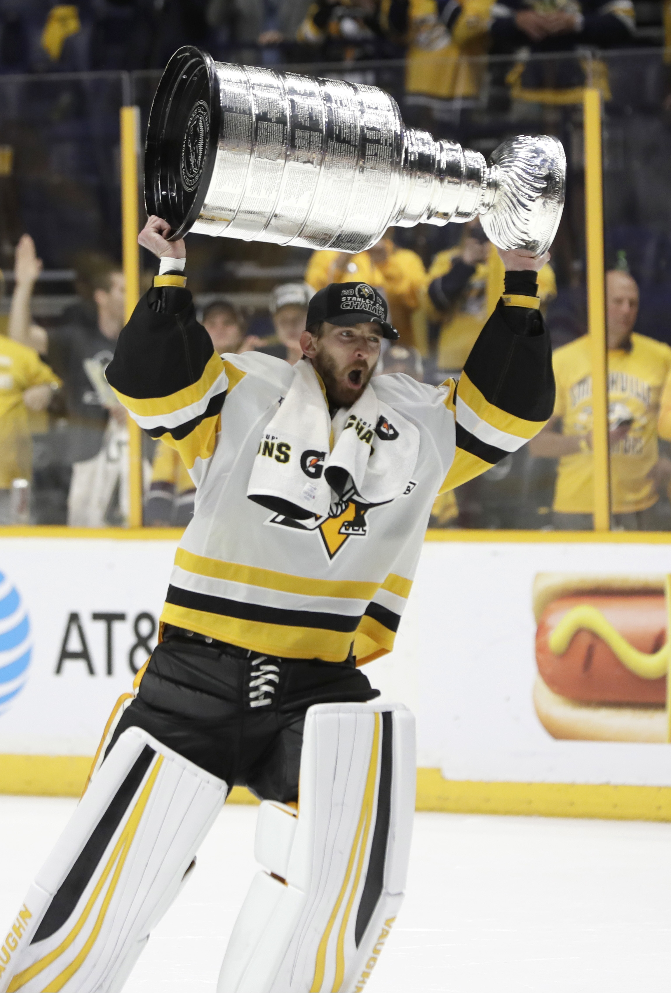 Crosby, Pens cap amazing year with 2nd straight Stanley Cup