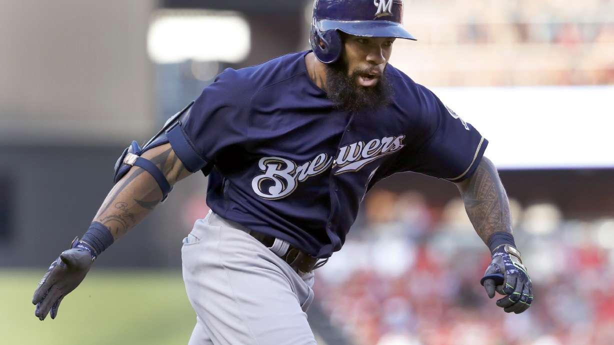 Thames' homer leads Brewers to 7-6 win over Cardinals
