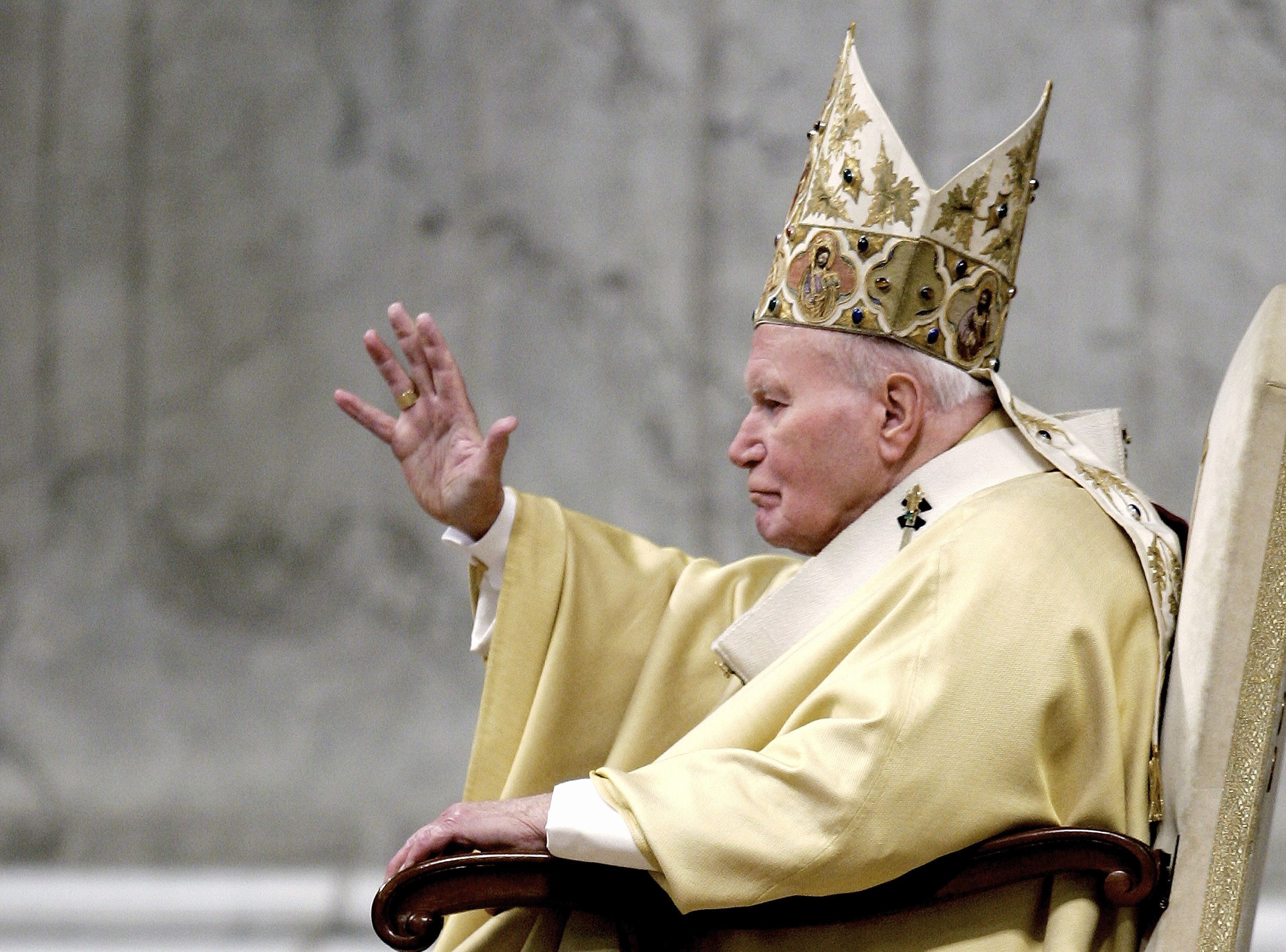 Secretary of 2 popes sheds light on their daily lives