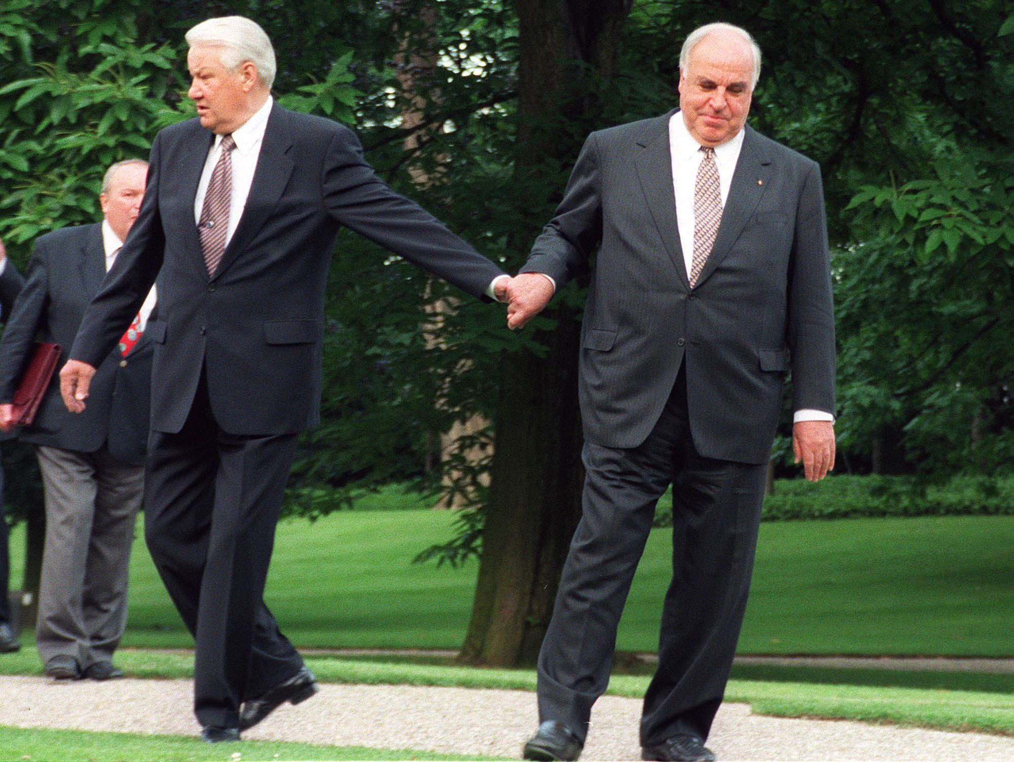 Helmut Kohl, chancellor who reunited Germany, dies at 87