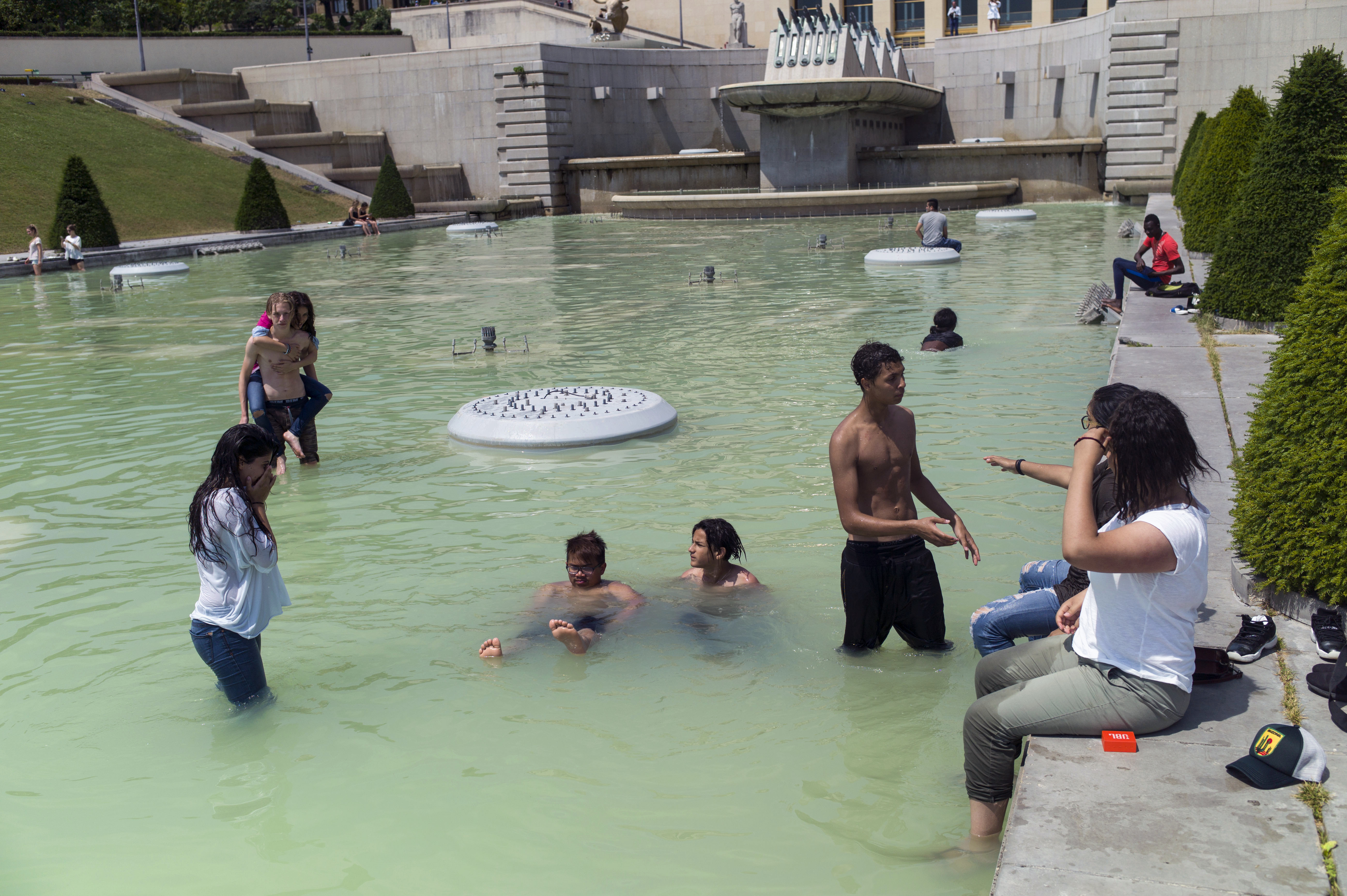 France swelters under heatwave more typical of high summer