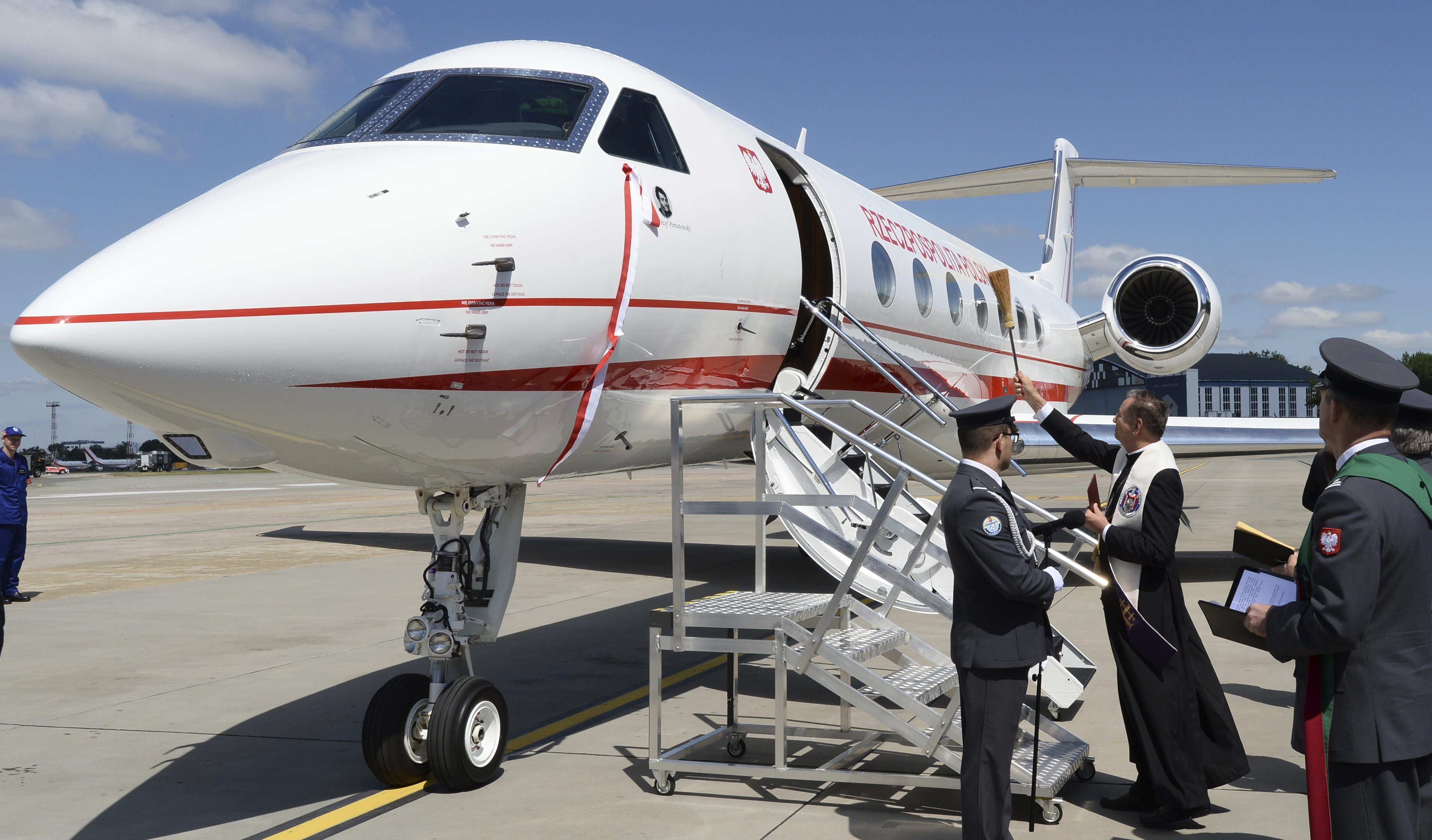 Polish government receives first Western-made official jet