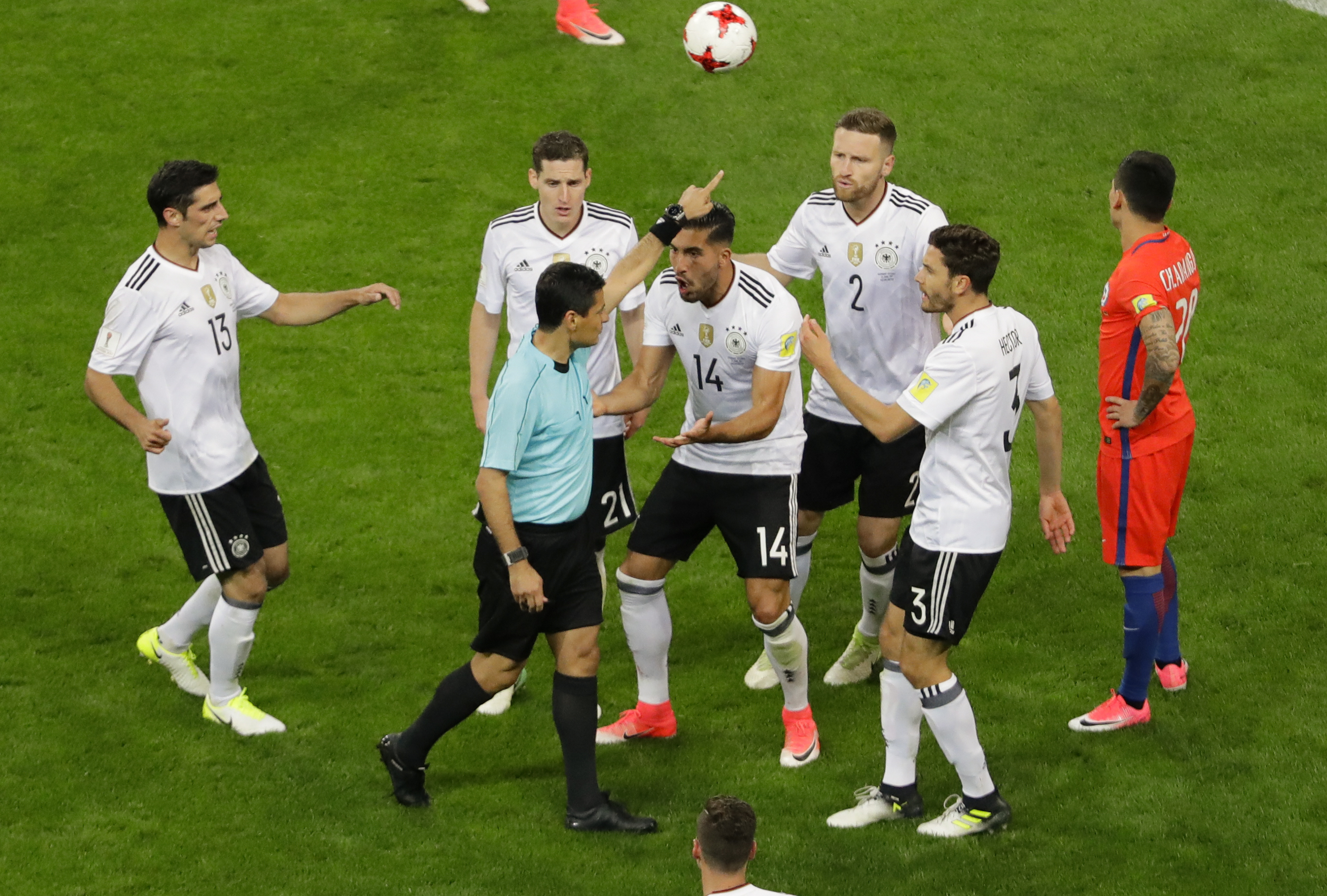 Hiddink urges FIFA to pick best referees for World Cup