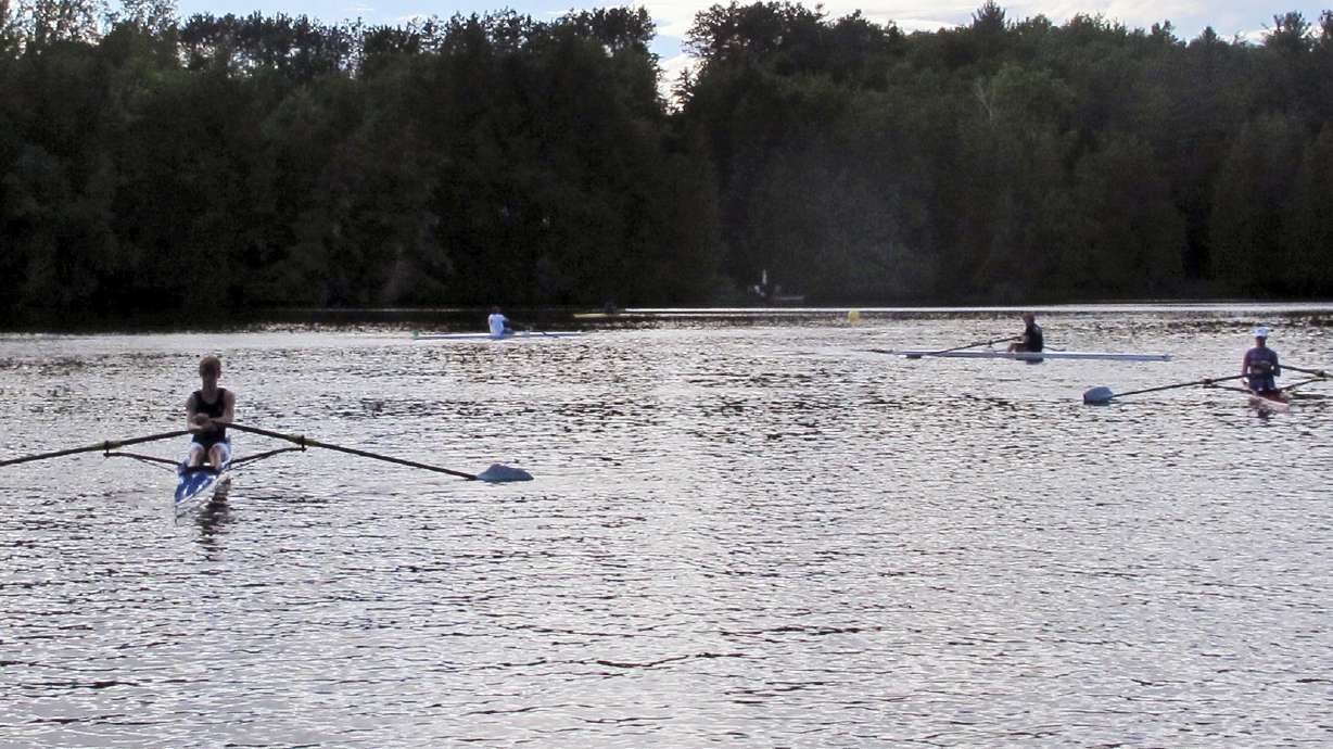 Lakeside homeowners, sculling camp clash over waterway use