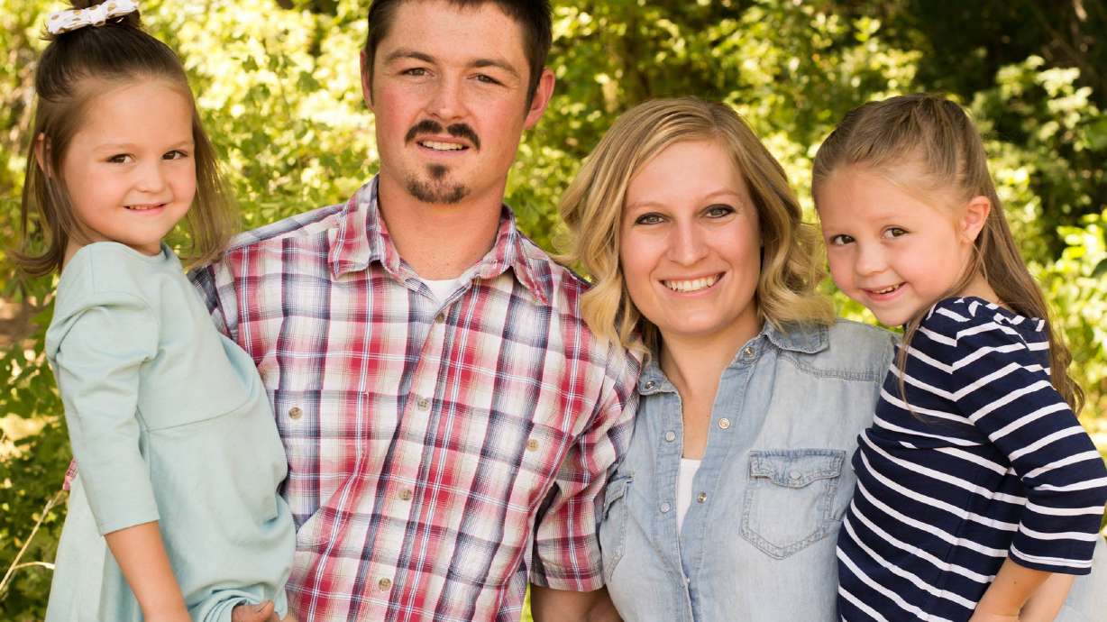 Community rallies around family of former firefighter who died in crash