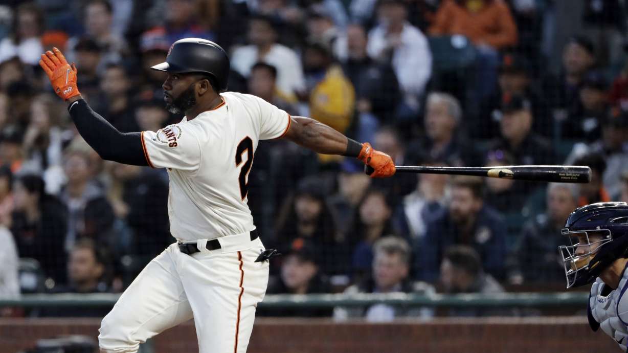 Giants score plenty to back Samardzija, snap five-game skid