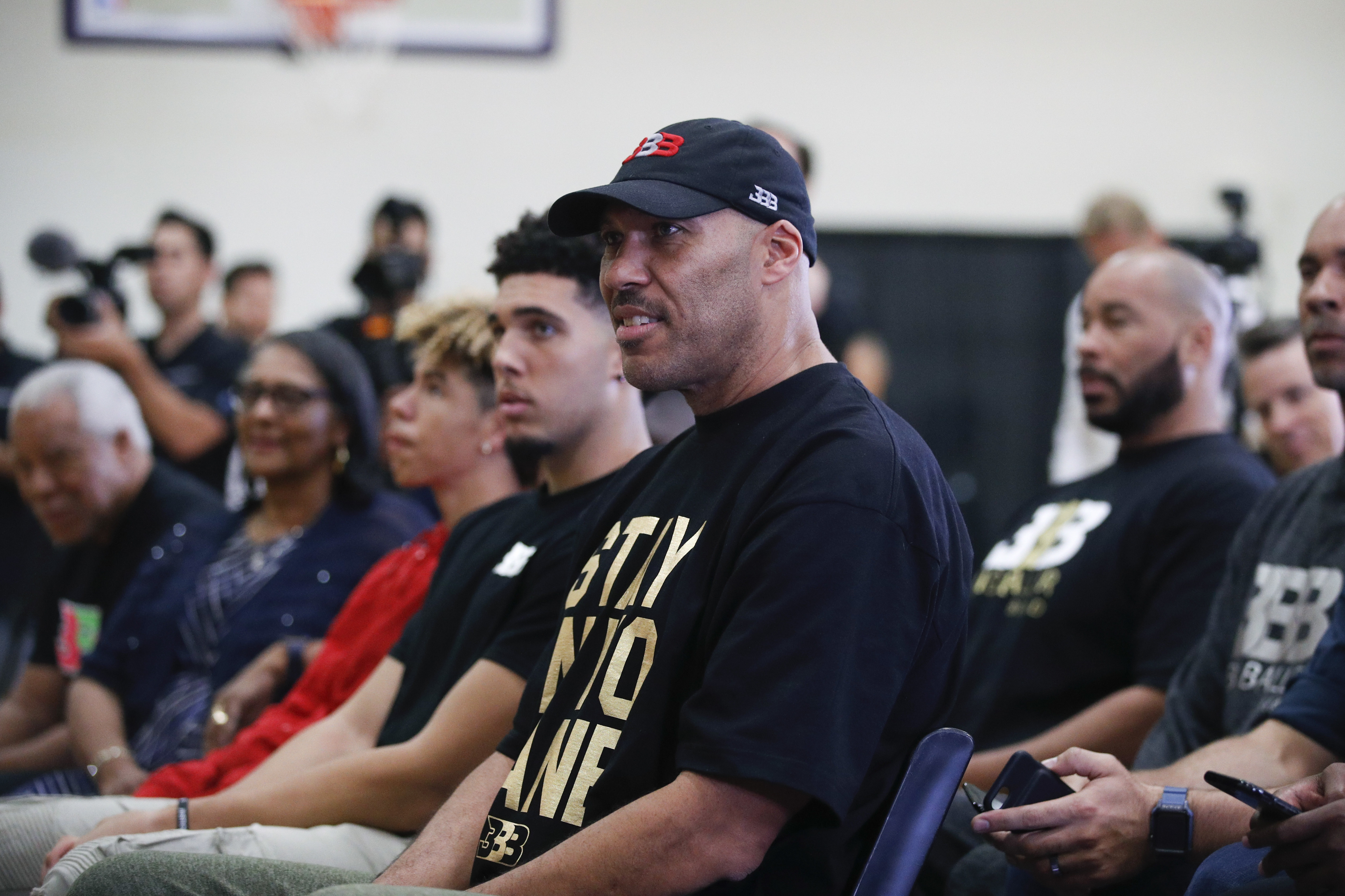 LaVar Ball appears at WWE event, son LaMelo uses slur
