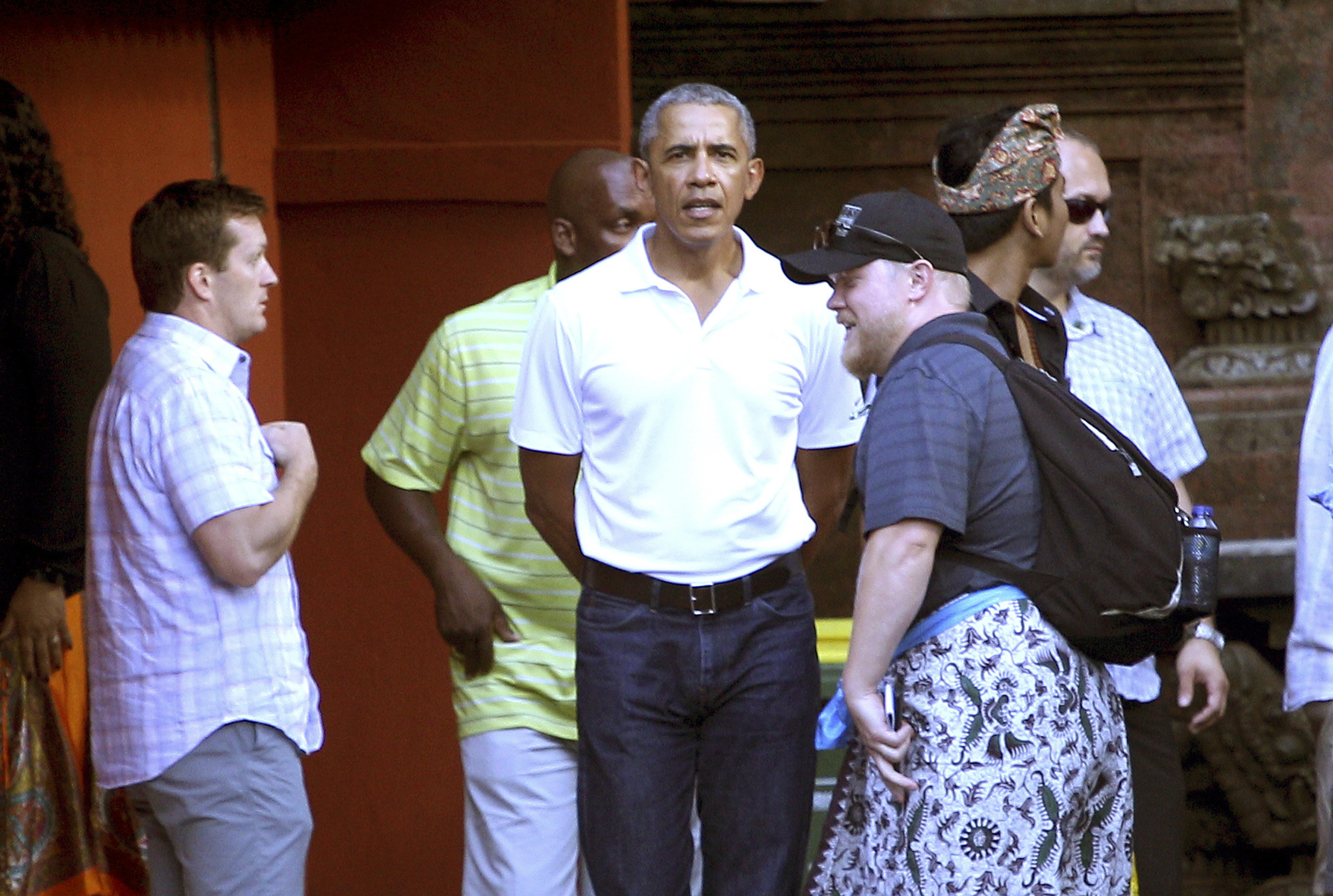 Obama and family move from Bali to Java on Indonesia holiday