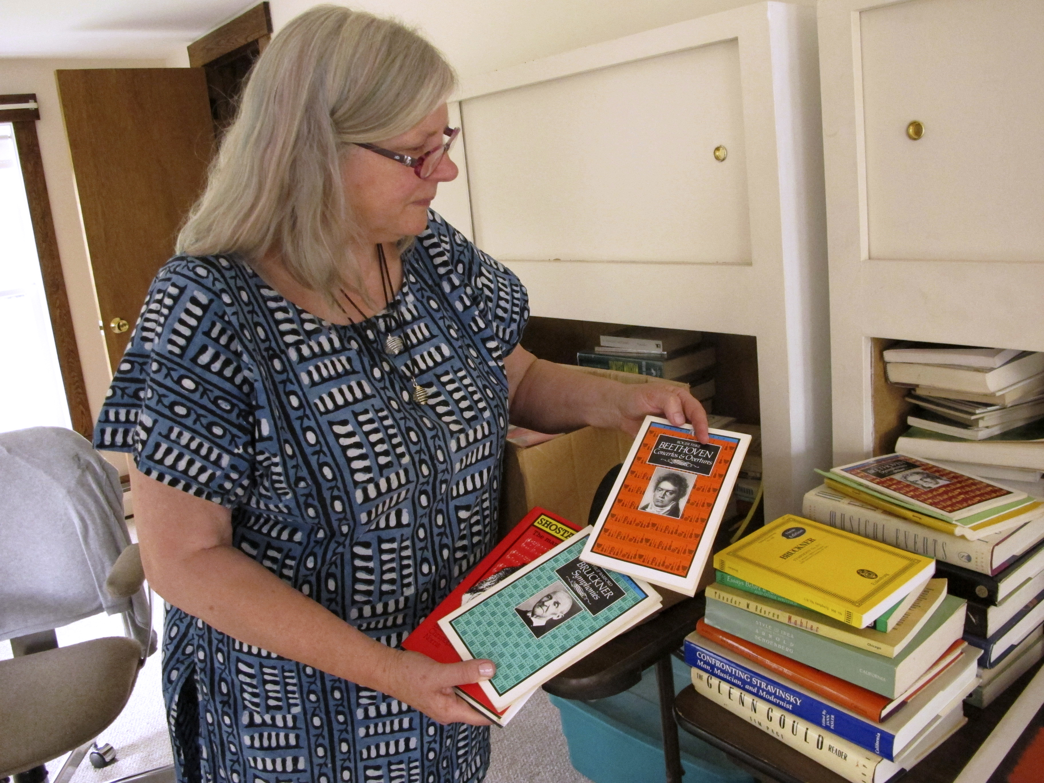 Hundreds of books owned by Warren Zevon to be sold