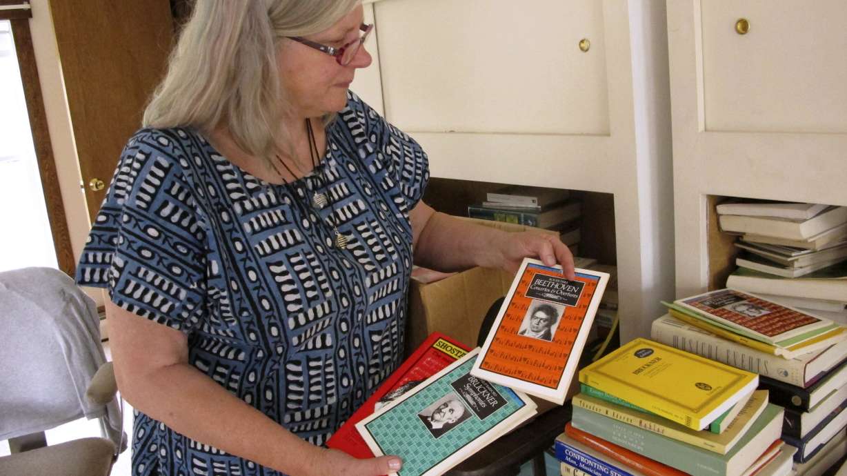 Hundreds of books owned by Warren Zevon to be sold