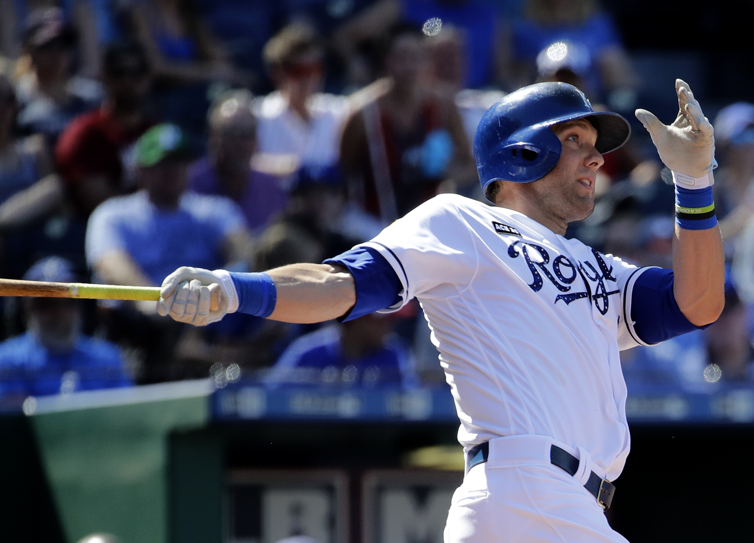 Sano's 3-run homer lifts Twins to 10-5 victory and split