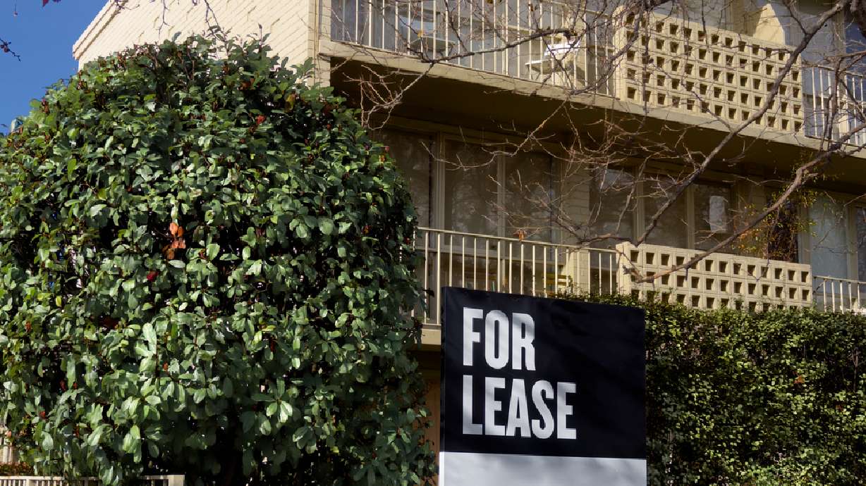 Apartment hunting? Do these 4 things before signing a lease