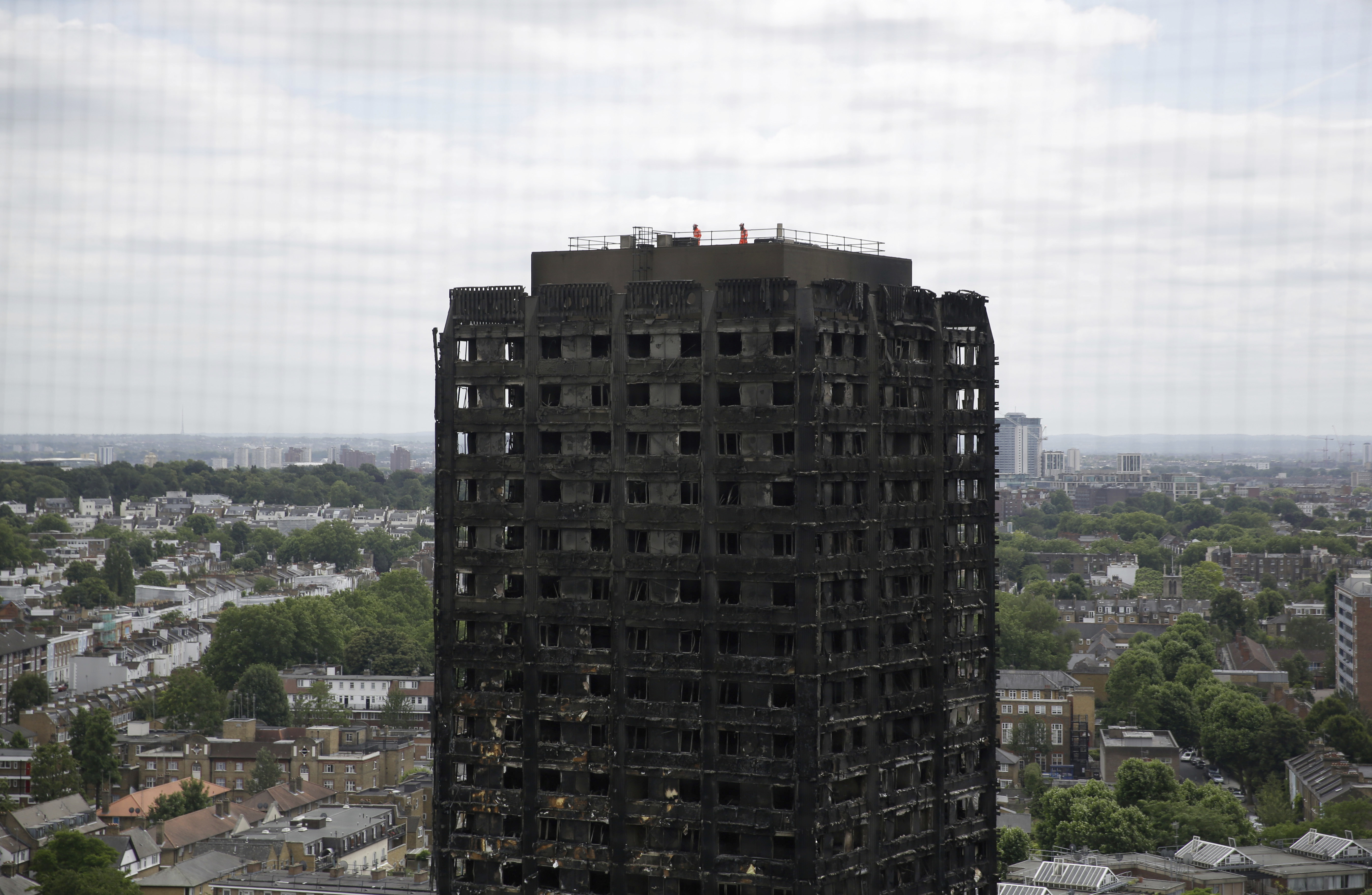 UK police retrieve all 'visible remains' from fire-hit tower