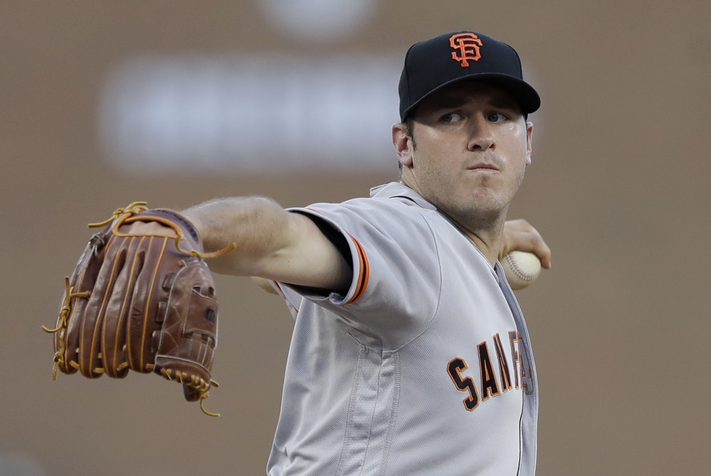 Giants hold off late rally, beat Tigers 5-4 behind Blach
