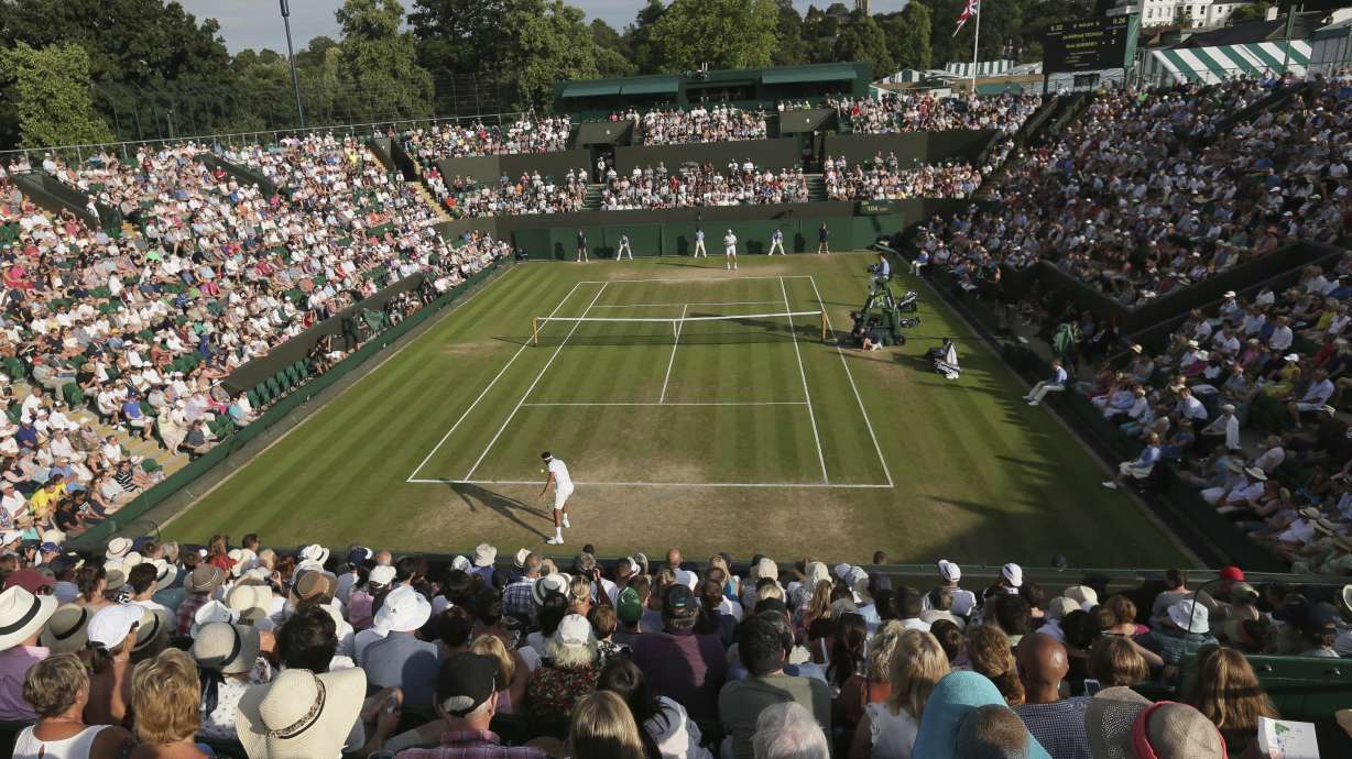 Djokovic snaps at Wimbledon chair umpire en route to Week 2