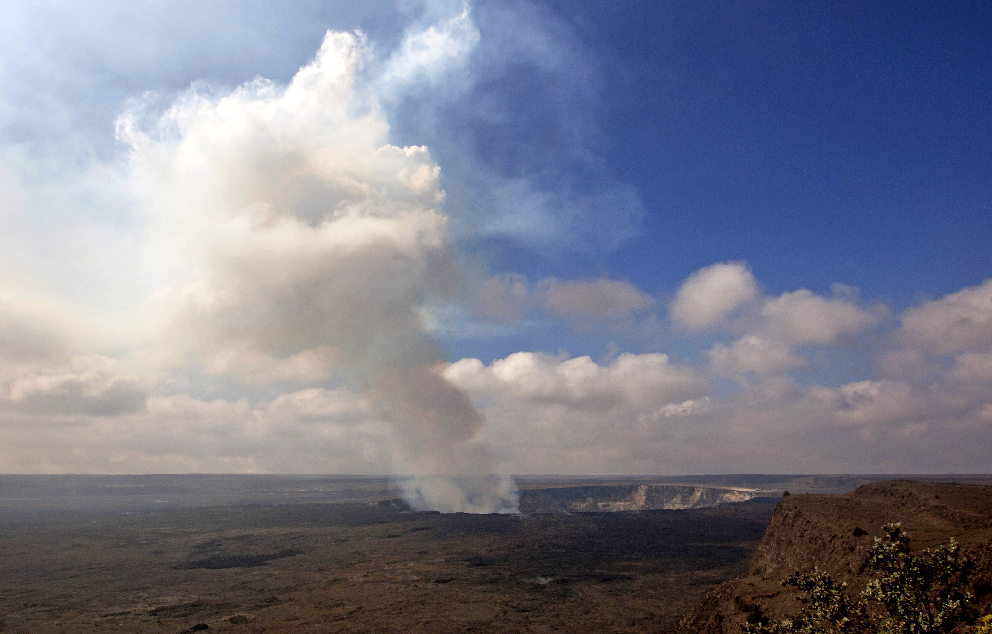 Park service says California man died at Hawaii volcano