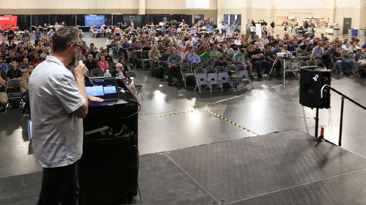Hundreds flock to Sandy to talk online privacy