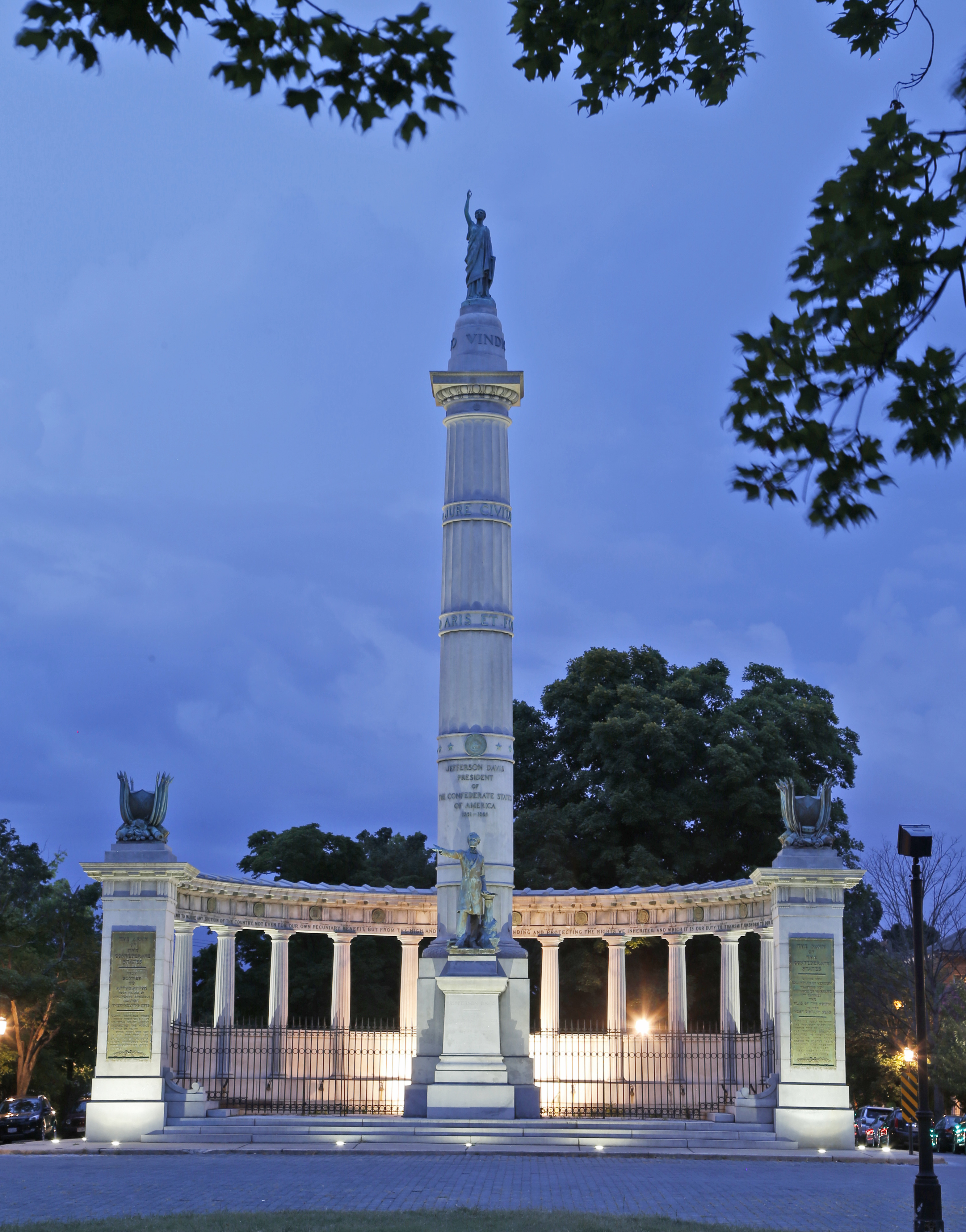 Statues to Confederacy in its ex-capital spur soul-searching